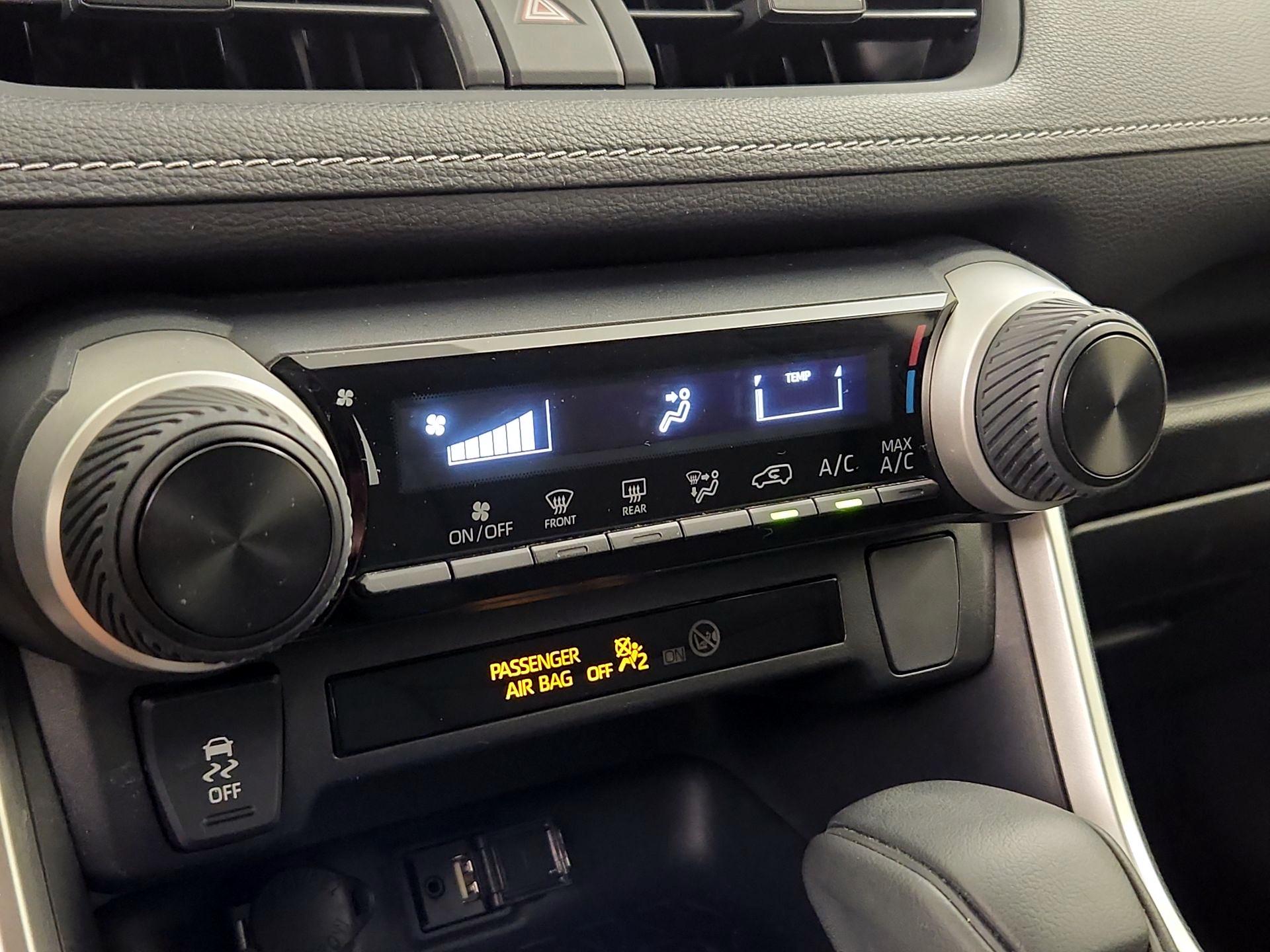 Thumbnail: 2019 Toyota RAV4 - 16