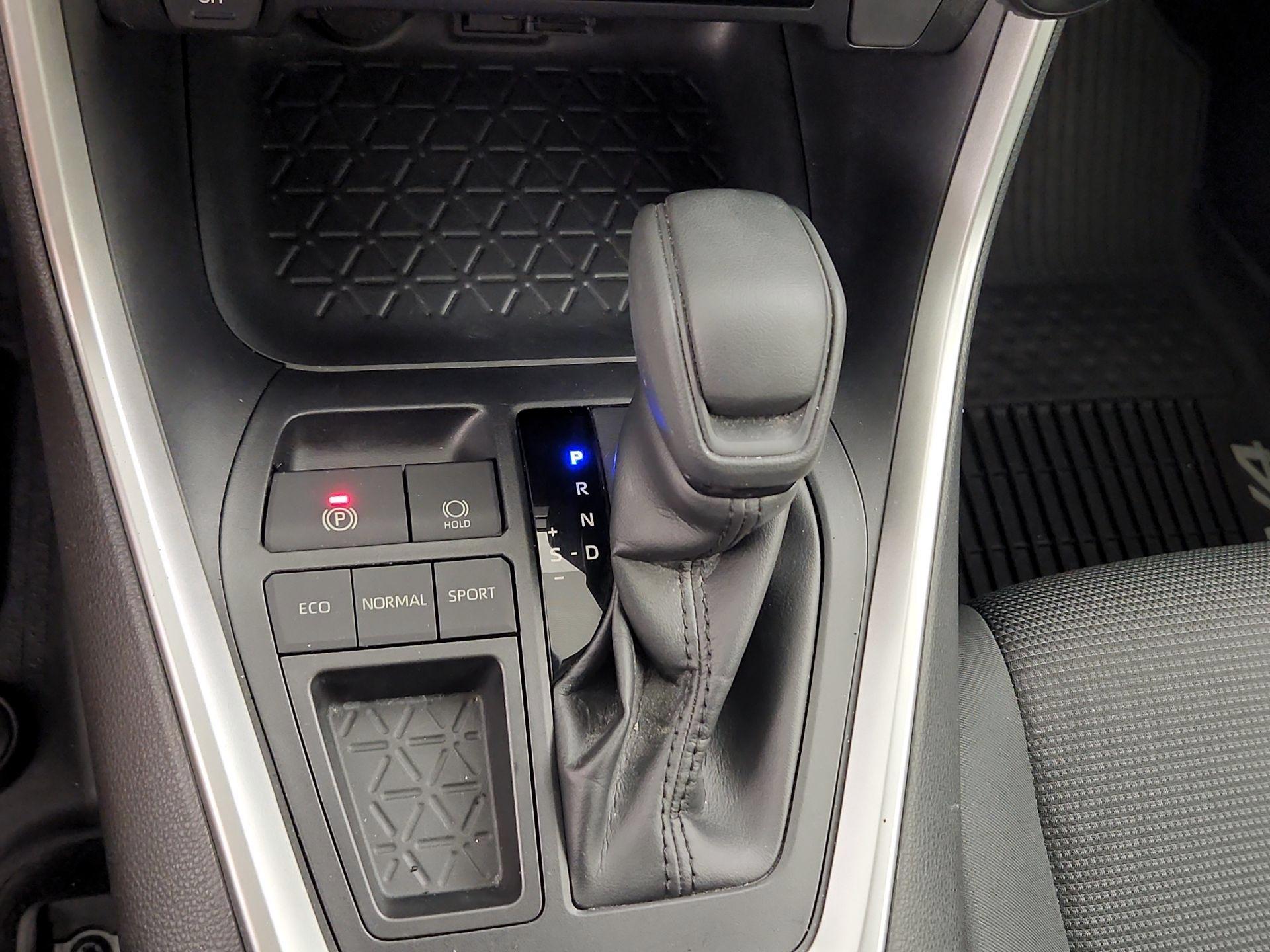 Thumbnail: 2019 Toyota RAV4 - 17
