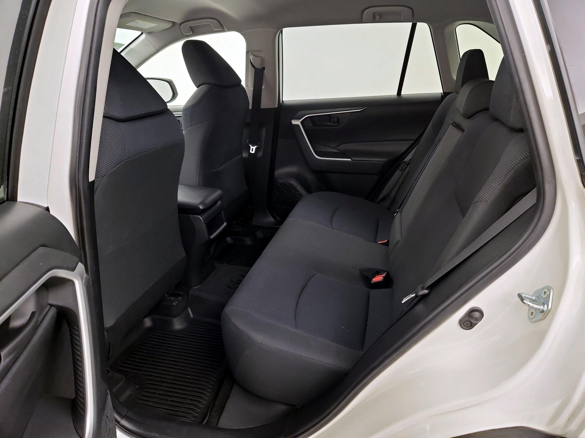 Thumbnail: 2019 Toyota RAV4 - 19