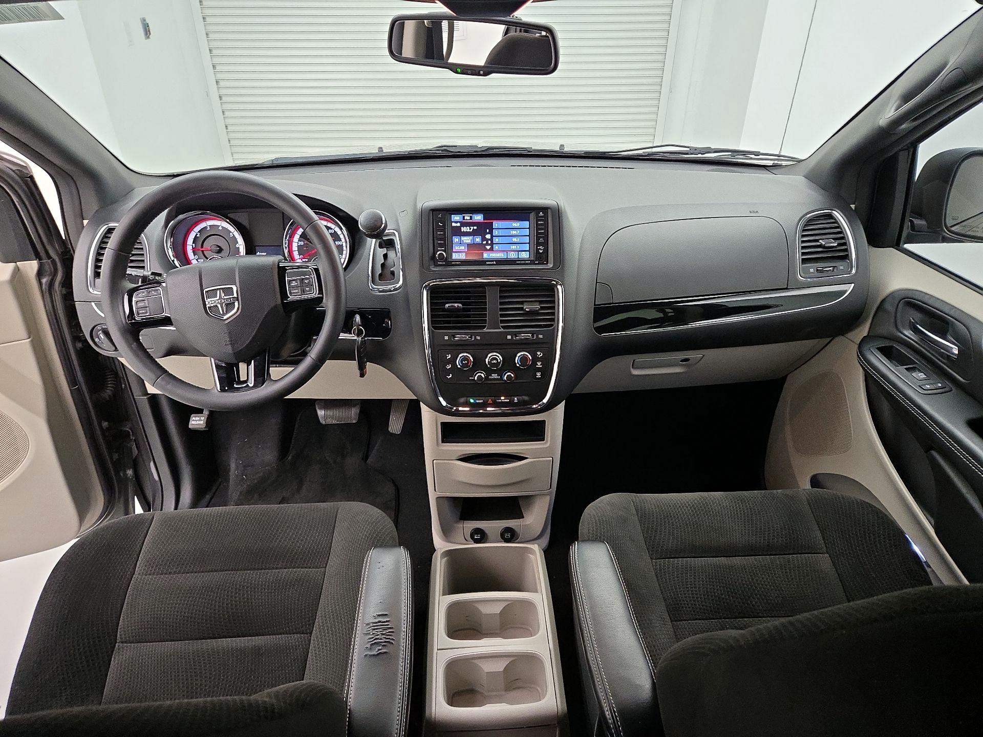 Thumbnail: 2016 Dodge Grand Caravan - 9
