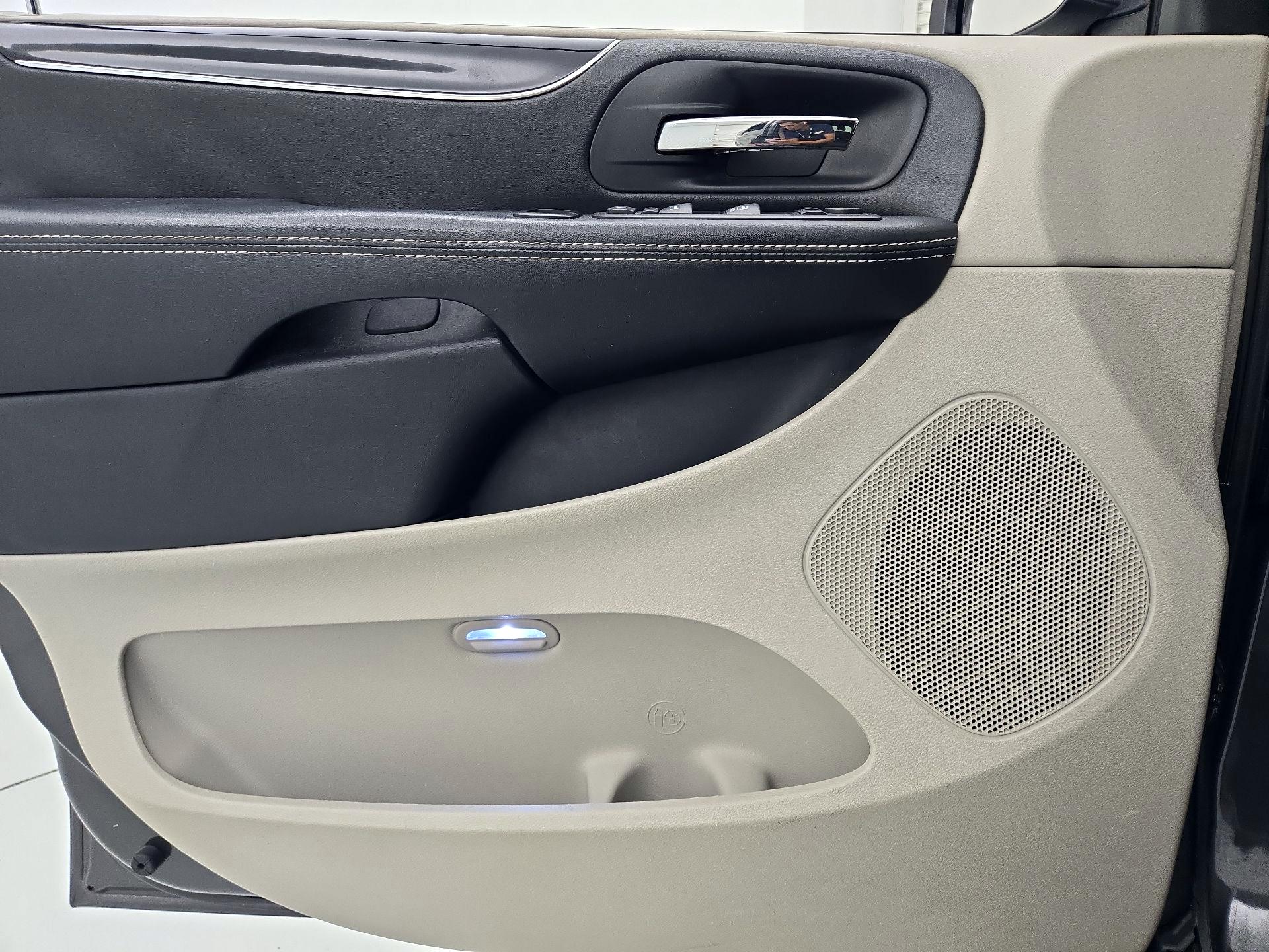 Thumbnail: 2016 Dodge Grand Caravan - 12