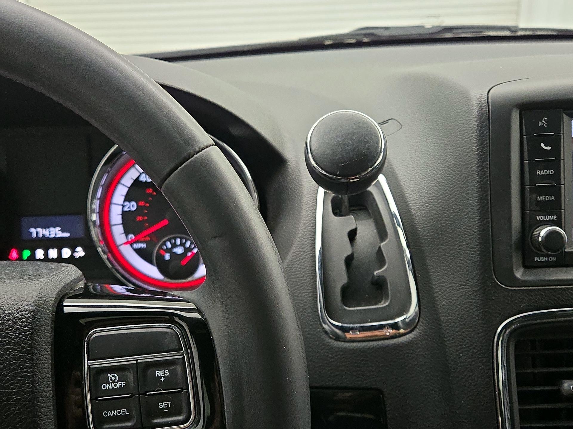 Thumbnail: 2016 Dodge Grand Caravan - 17