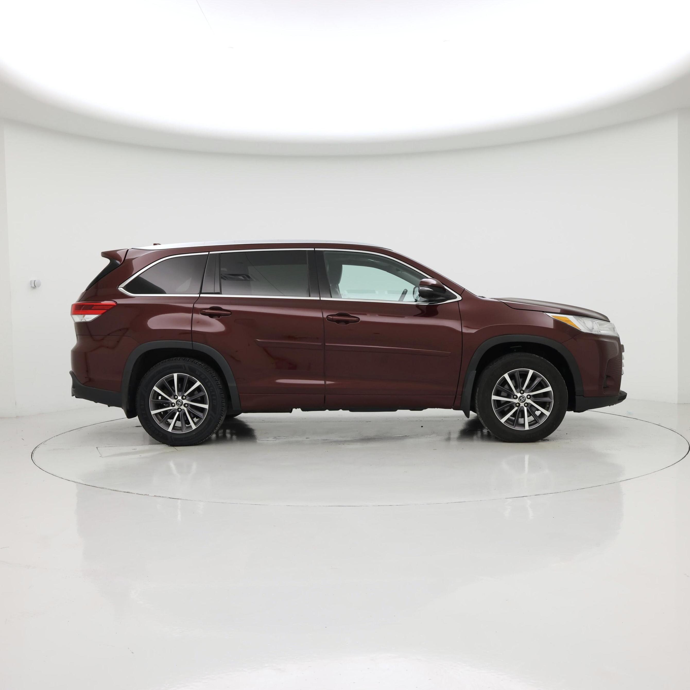 Thumbnail: 2017 Toyota Highlander - 7