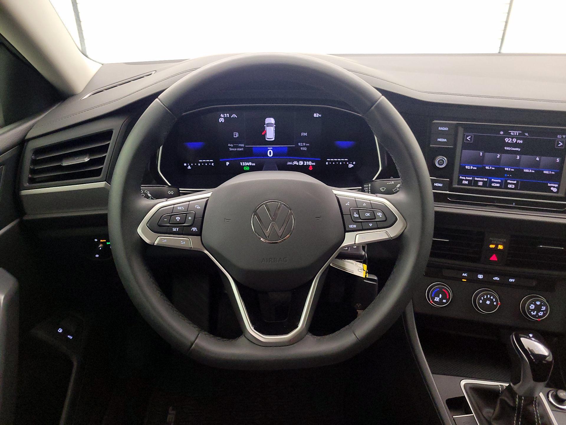Thumbnail: 2024 Volkswagen Jetta - 10