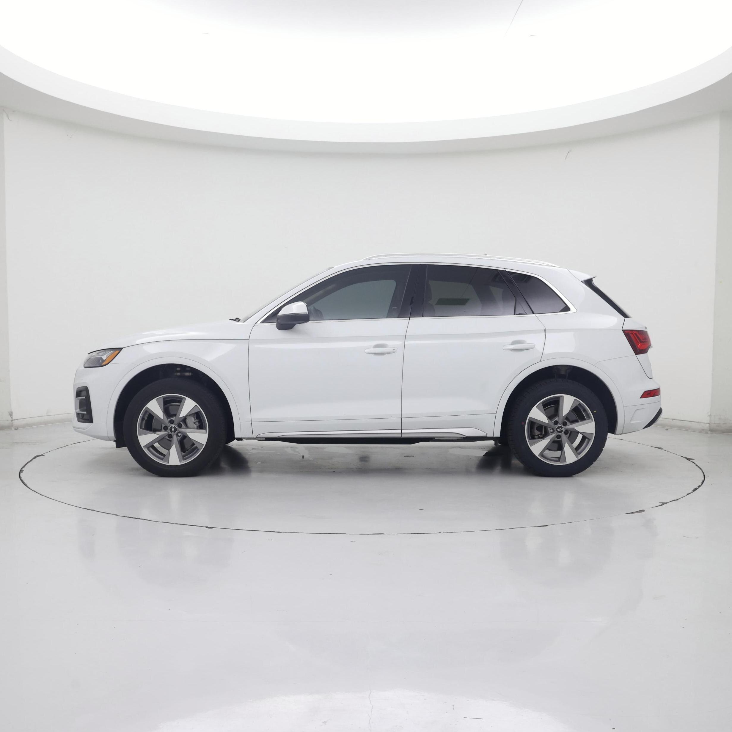 Thumbnail: 2023 Audi Q5 - 3