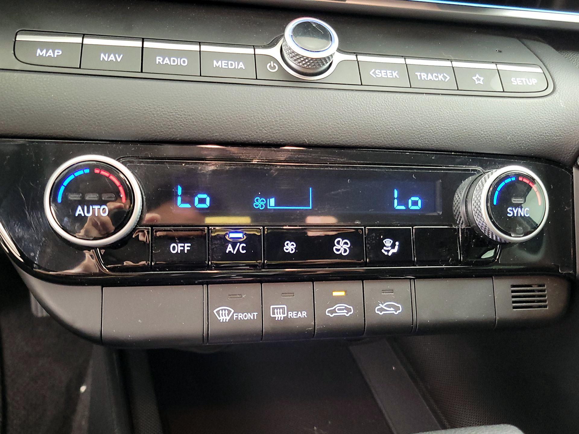 Thumbnail: 2024 Hyundai Elantra - 17