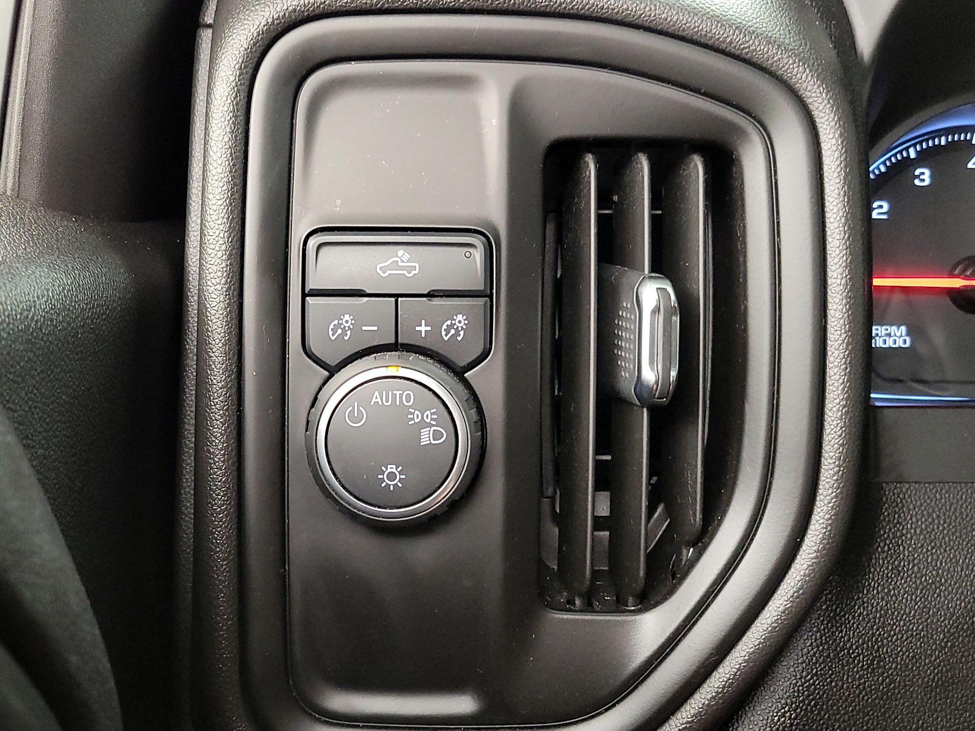 Thumbnail: 2020 Chevrolet Silverado 1500 - 13