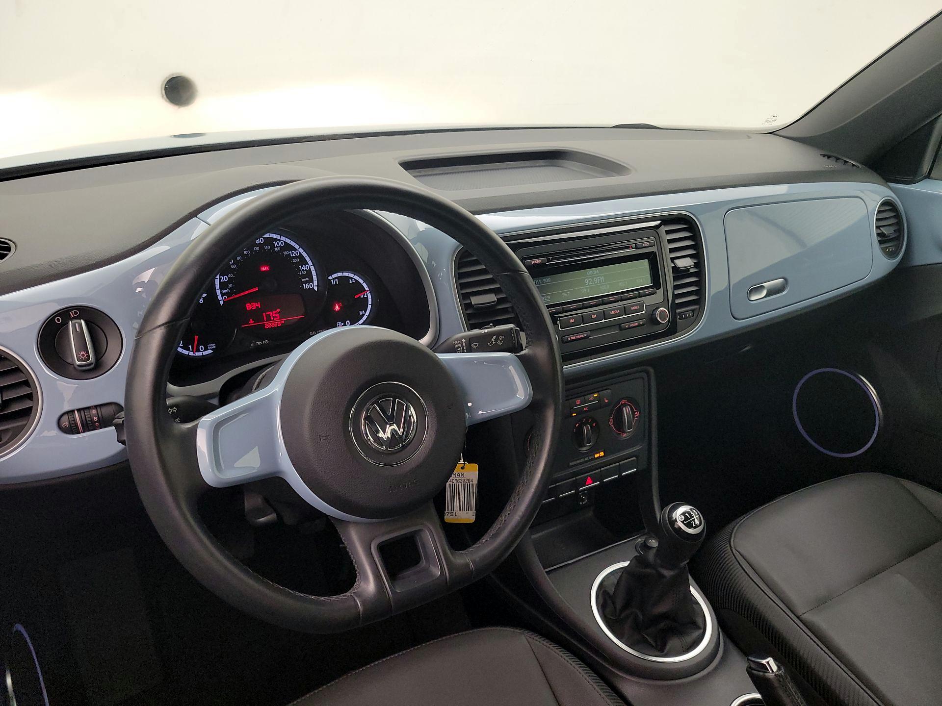 Thumbnail: 2013 Volkswagen Beetle - 9