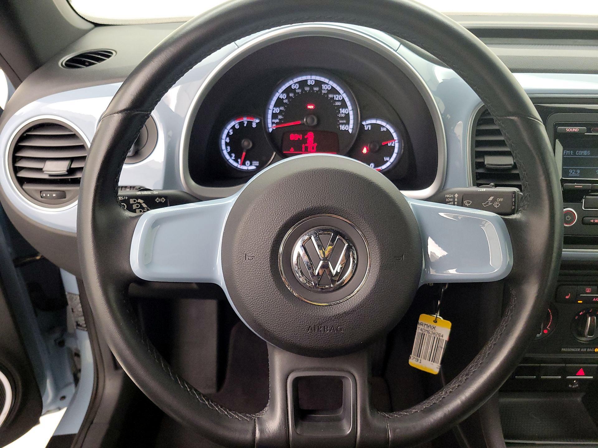 Thumbnail: 2013 Volkswagen Beetle - 10