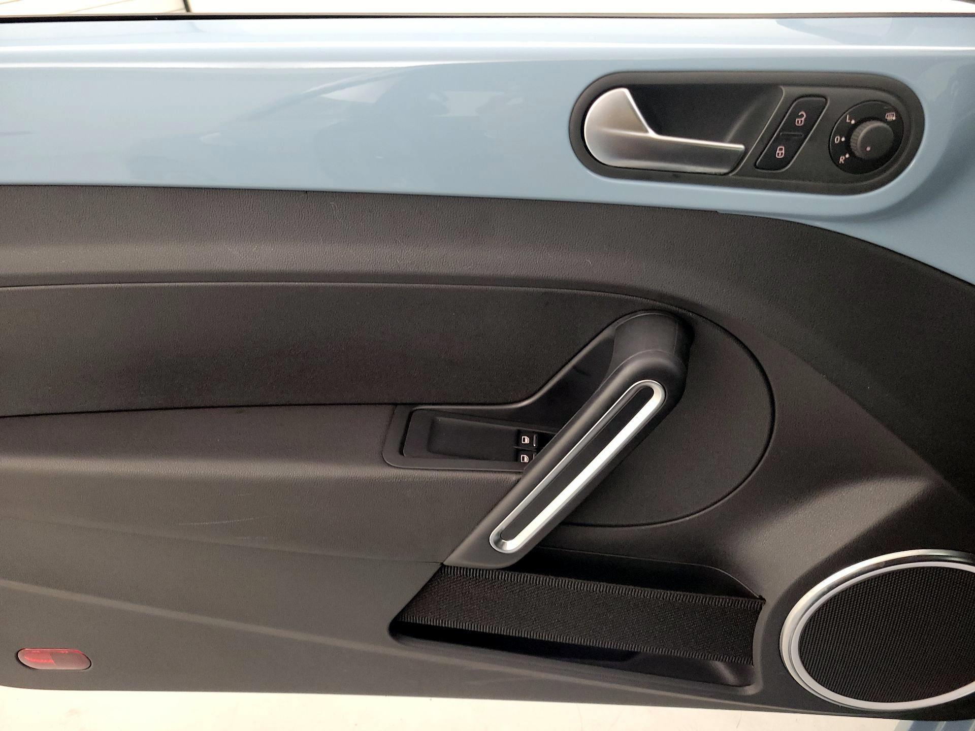 Thumbnail: 2013 Volkswagen Beetle - 12