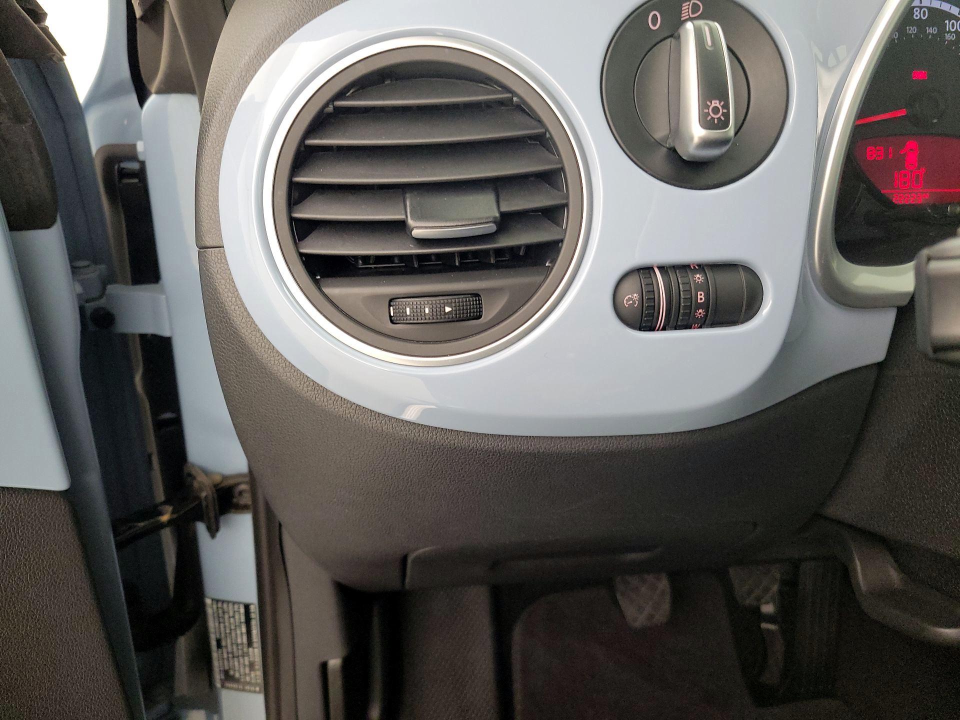 Thumbnail: 2013 Volkswagen Beetle - 13