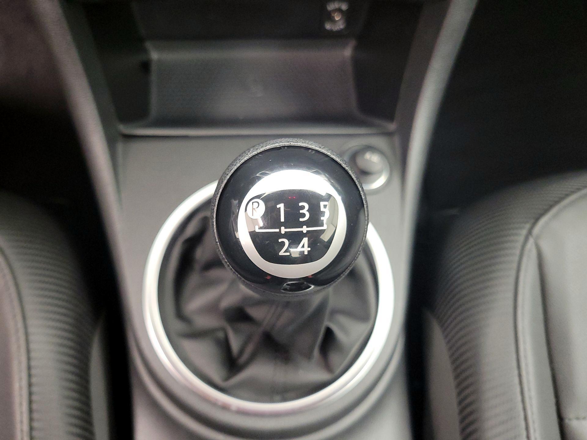 Thumbnail: 2013 Volkswagen Beetle - 16