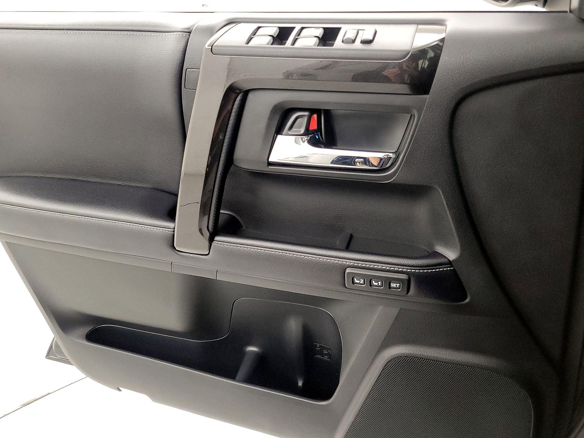 Thumbnail: 2019 Toyota 4Runner - 12