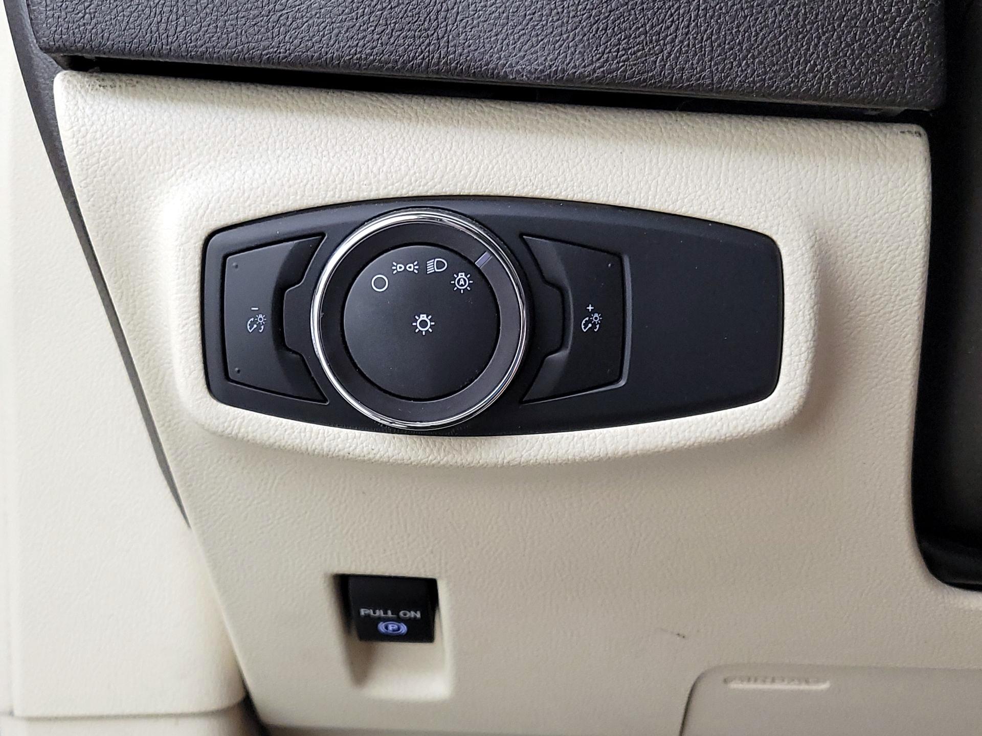 Thumbnail: 2015 Lincoln MKC - 13