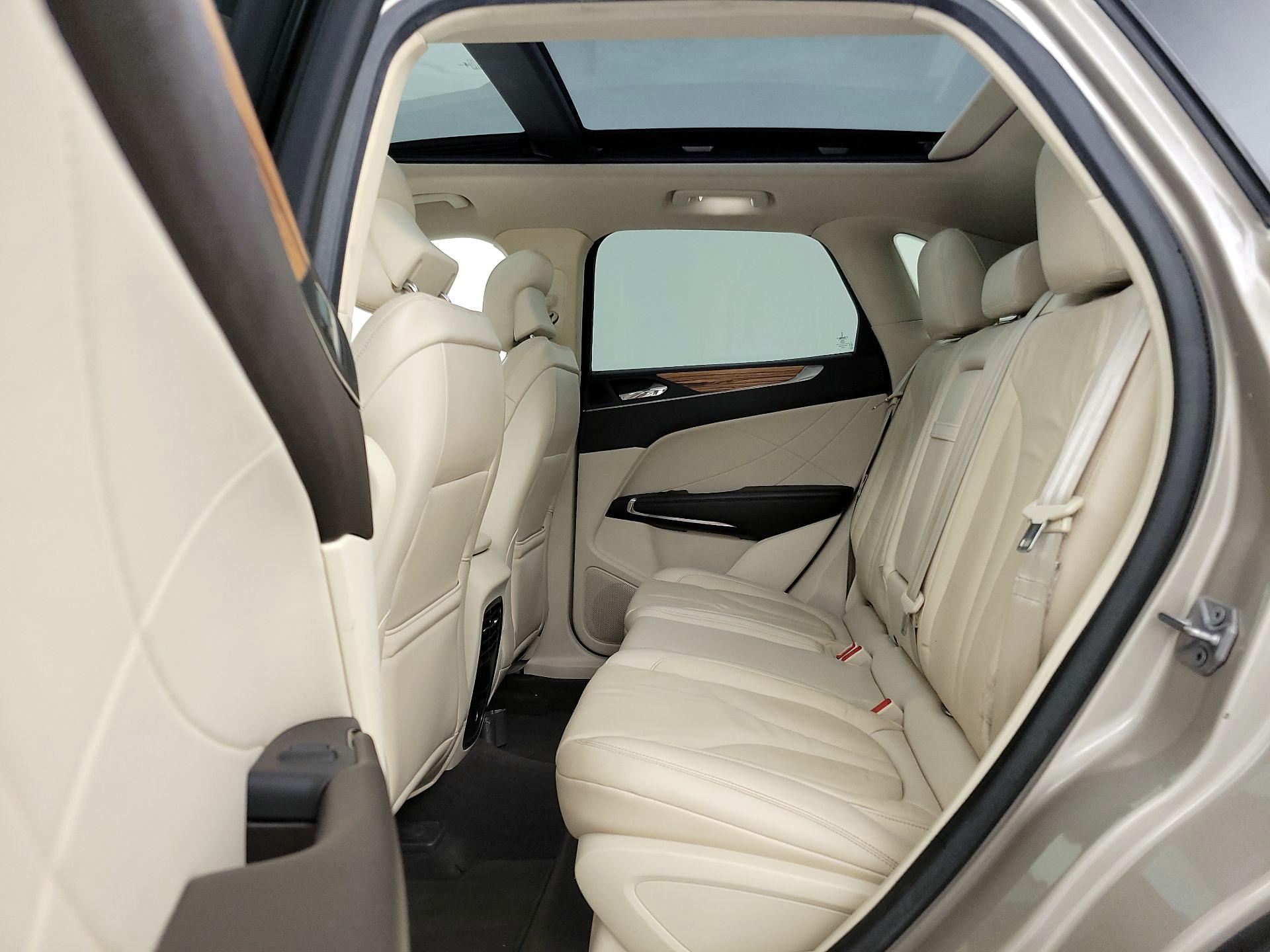 Thumbnail: 2015 Lincoln MKC - 20