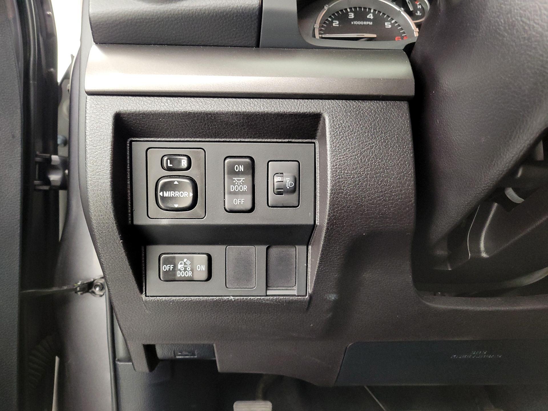 Thumbnail: 2015 Toyota Tundra - 13
