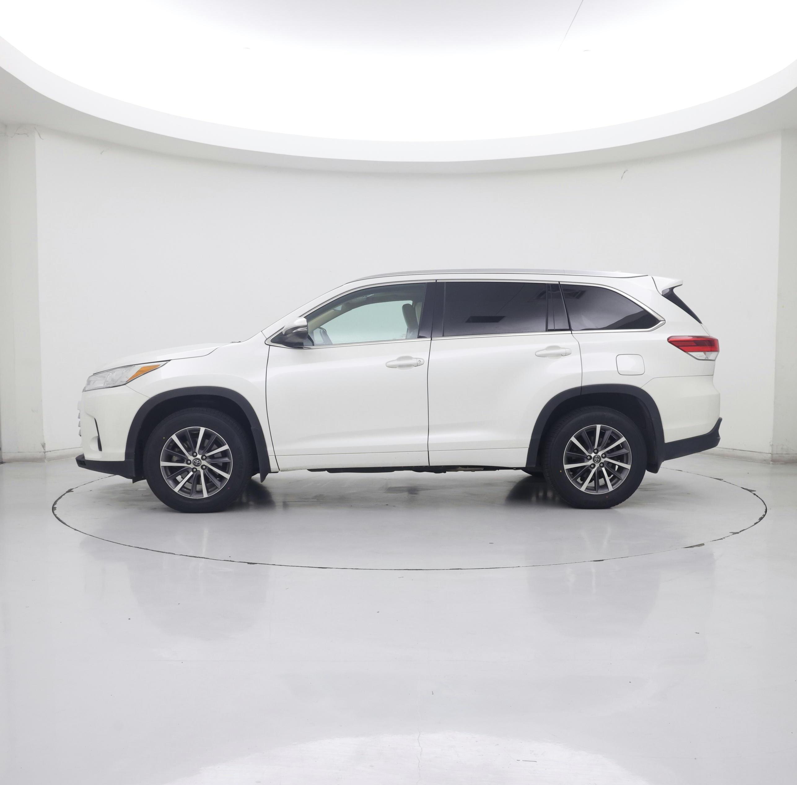 Thumbnail: 2018 Toyota Highlander - 3