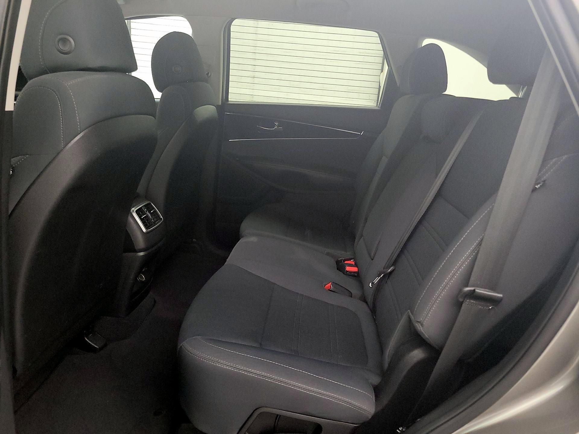 Thumbnail: 2017 Kia Sorento - 18