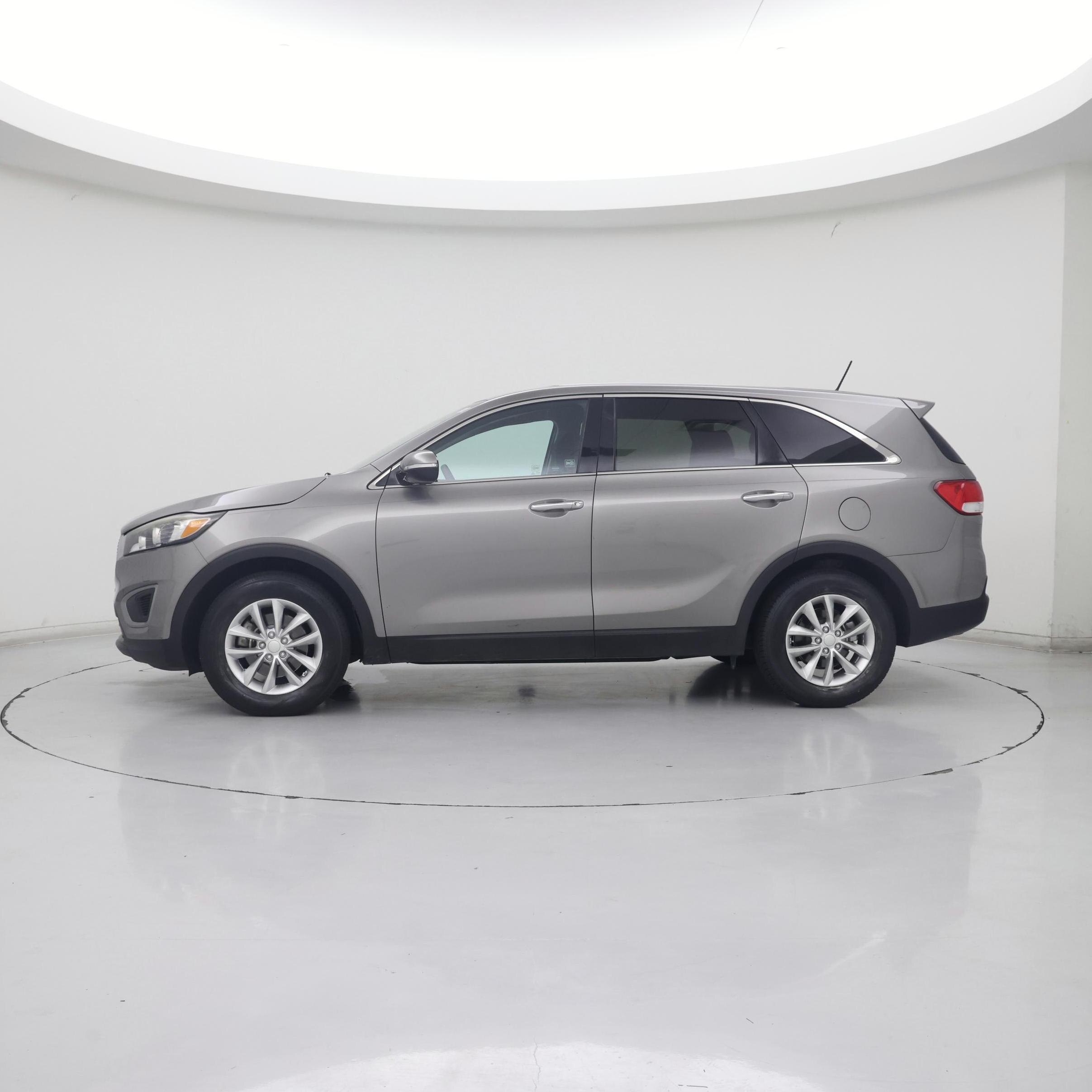 Thumbnail: 2017 Kia Sorento - 3