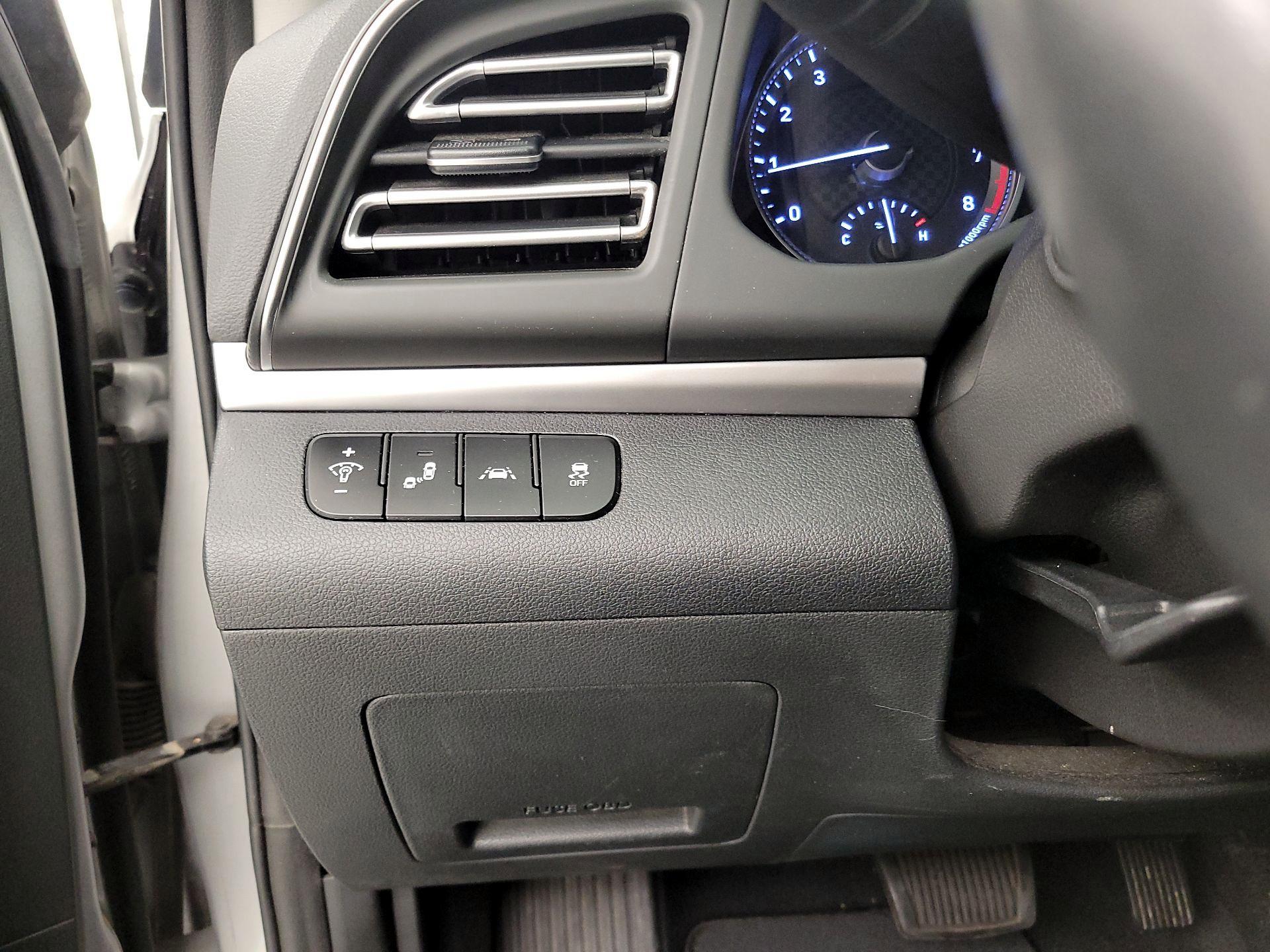 Thumbnail: 2020 Hyundai Elantra - 13