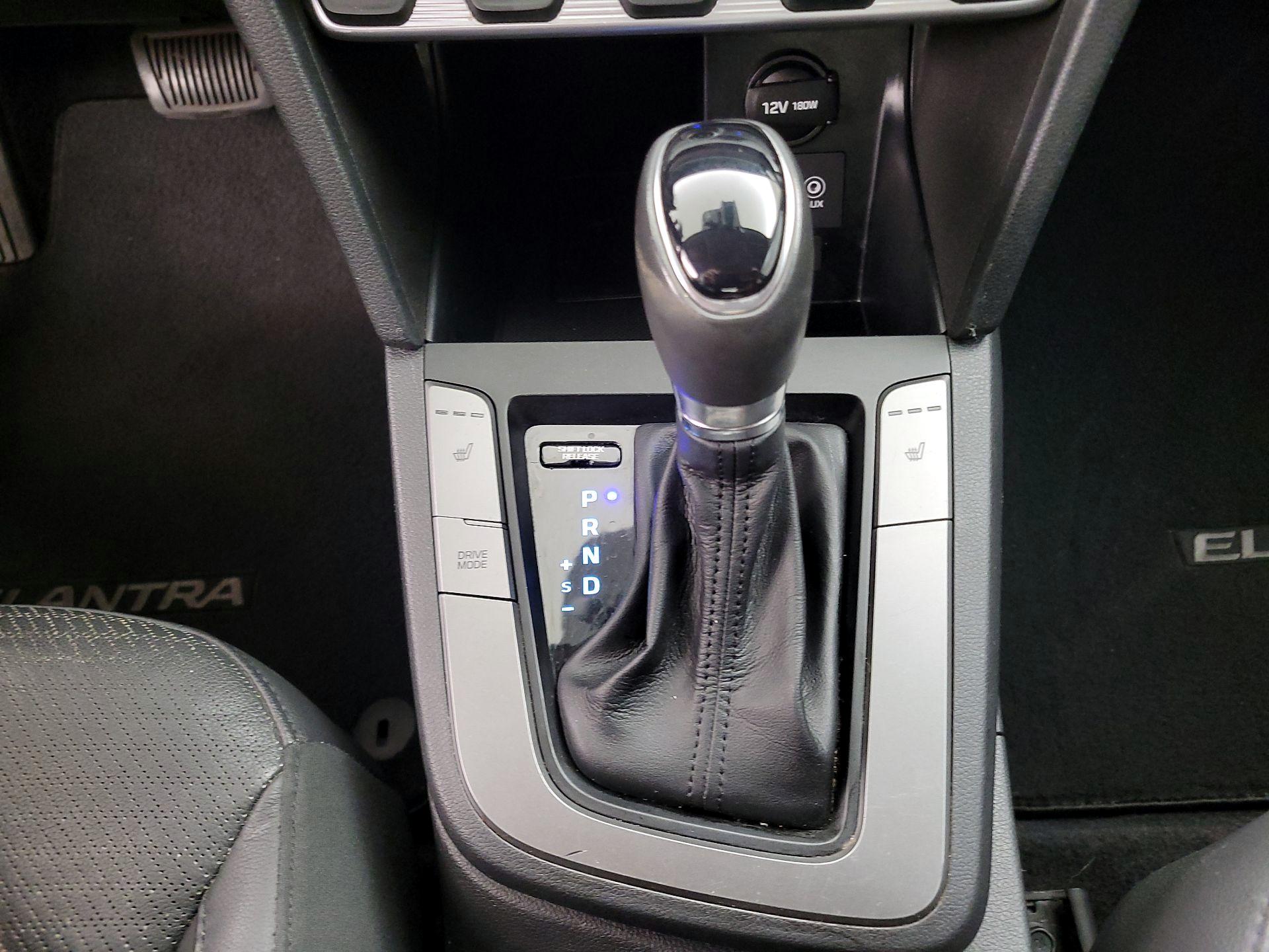Thumbnail: 2020 Hyundai Elantra - 17