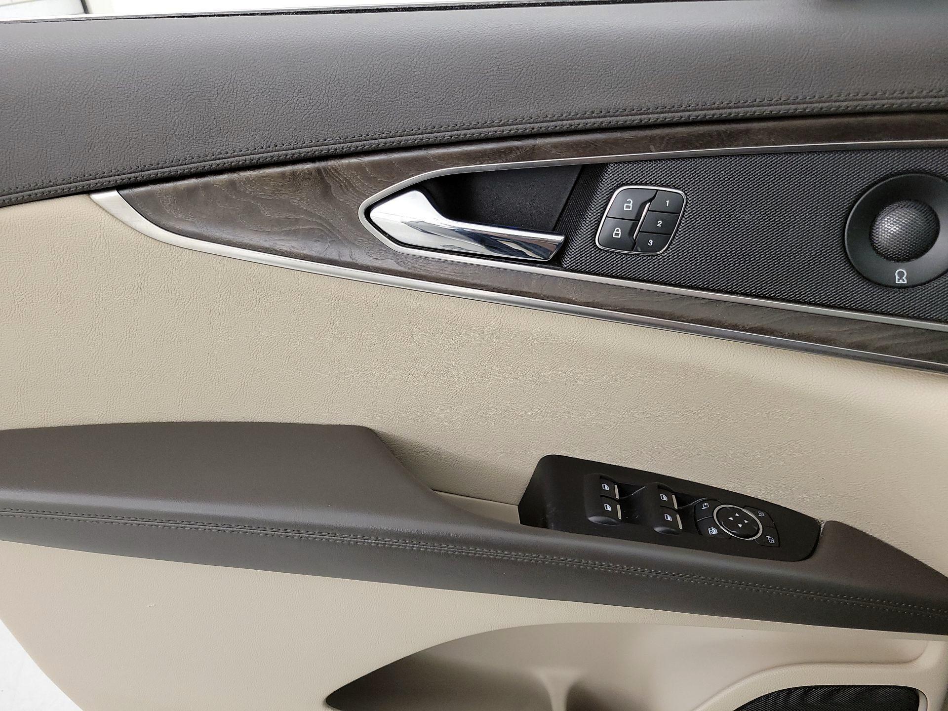 Thumbnail: 2019 Lincoln Nautilus - 12