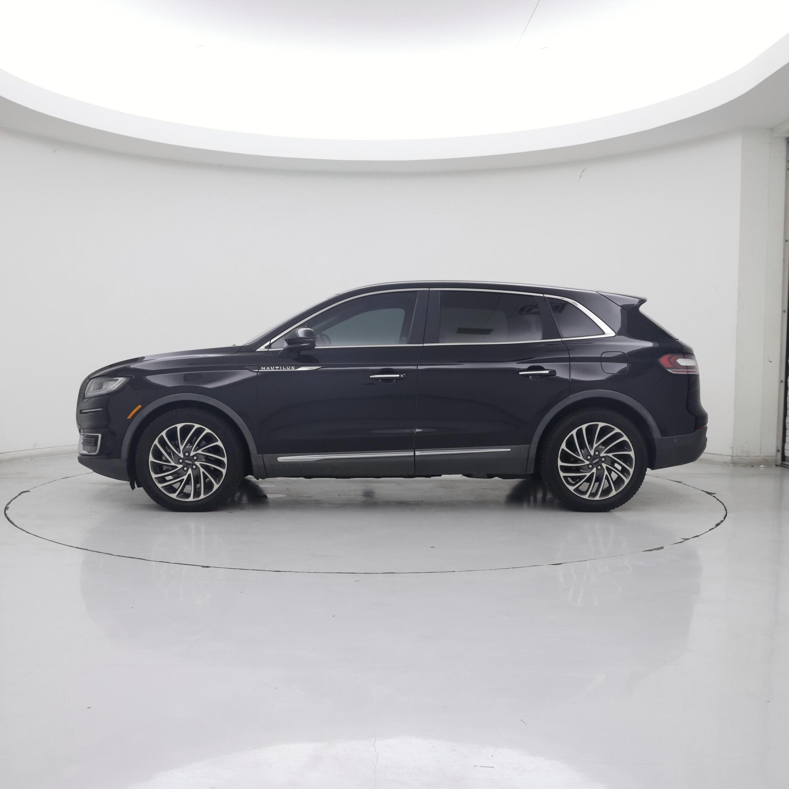 Thumbnail: 2019 Lincoln Nautilus - 3