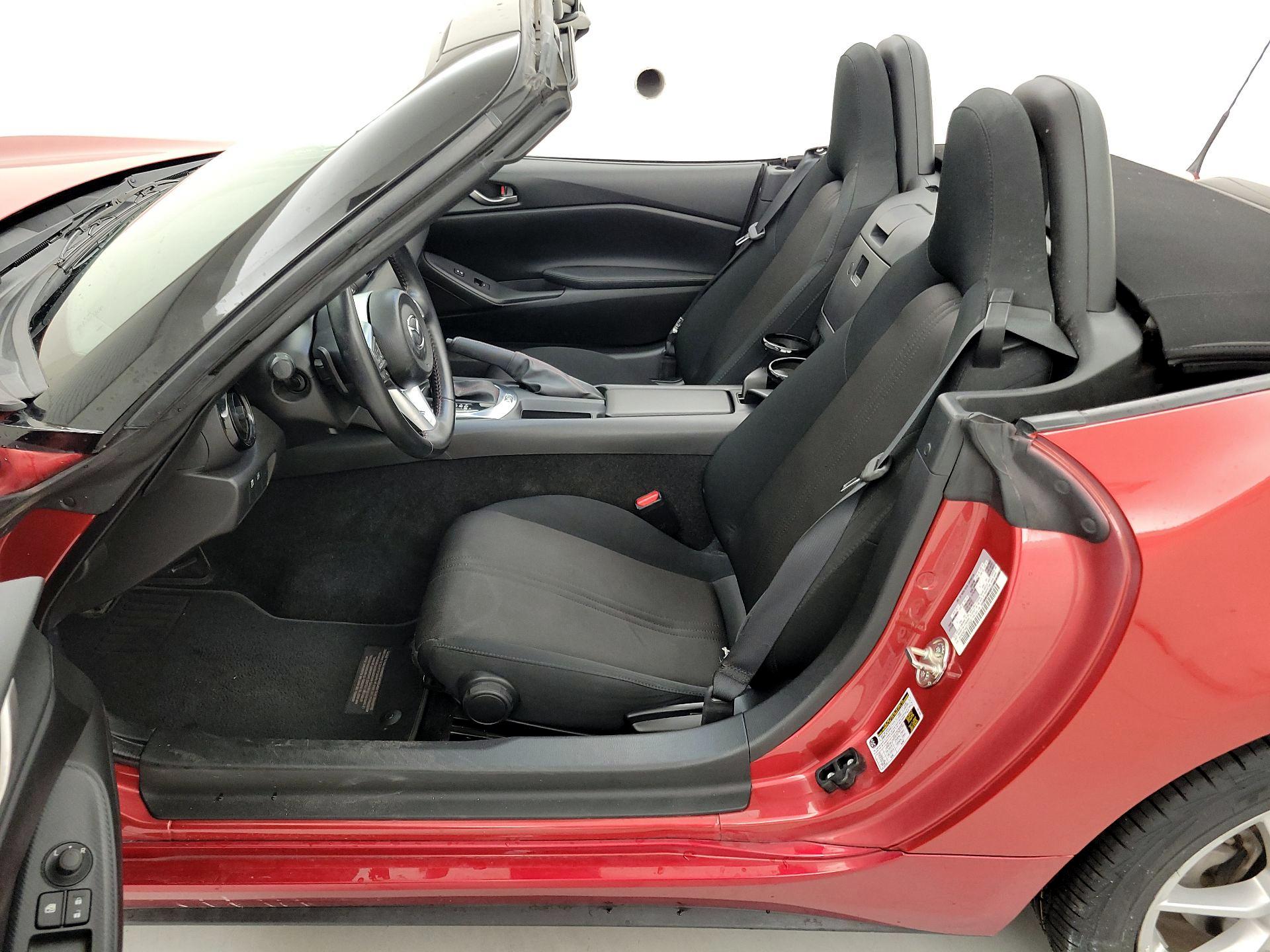 Thumbnail: 2017 Mazda MX-5 Miata - 11
