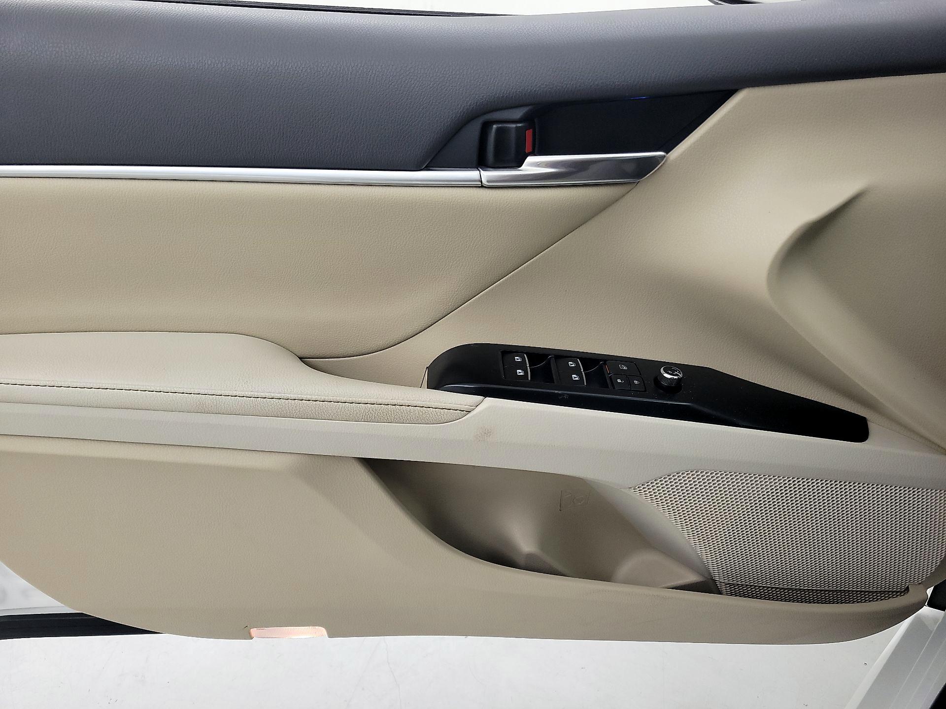 Thumbnail: 2019 Toyota Camry - 12