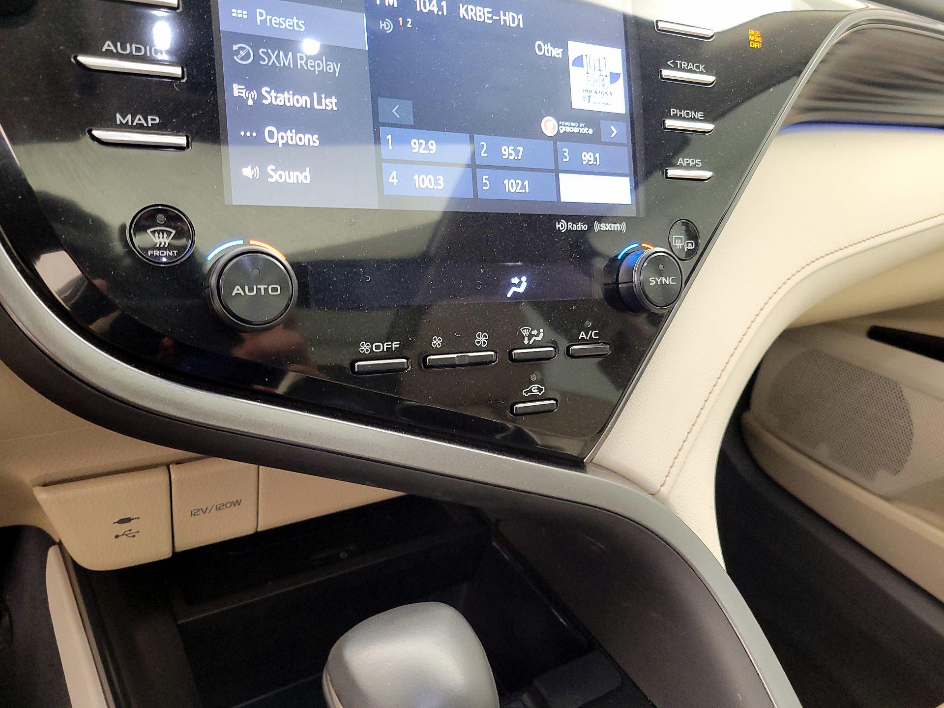 Thumbnail: 2019 Toyota Camry - 16