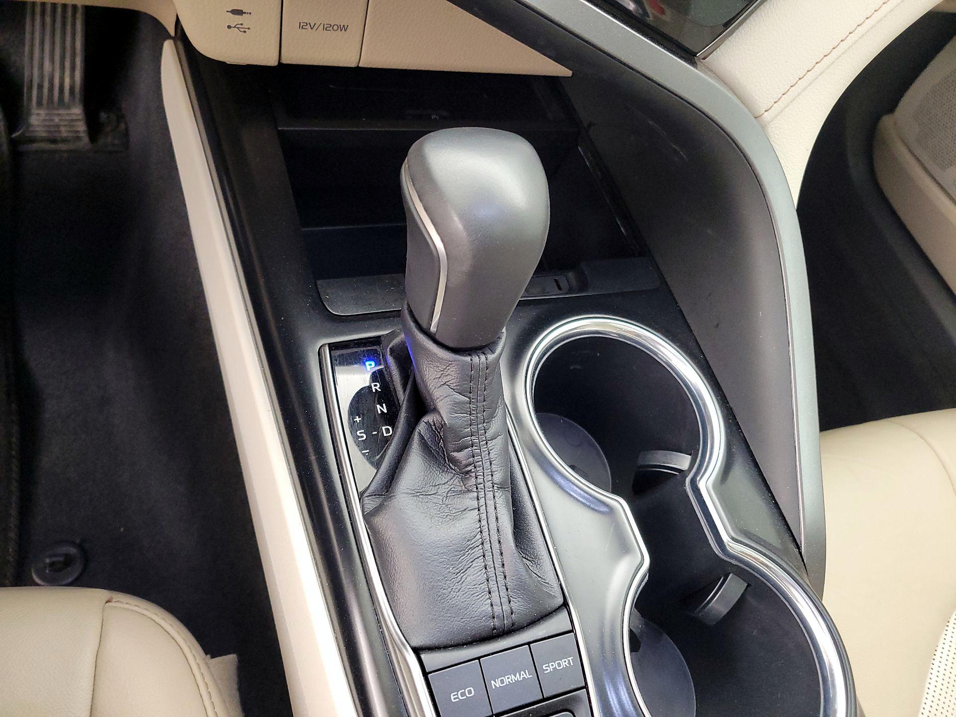 Thumbnail: 2019 Toyota Camry - 17
