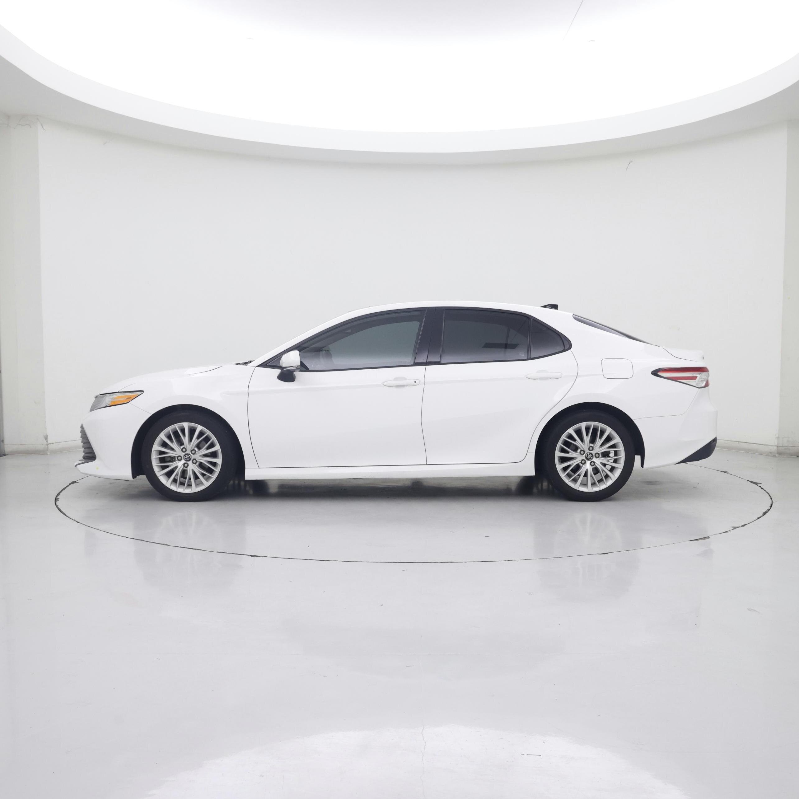 Thumbnail: 2019 Toyota Camry - 3