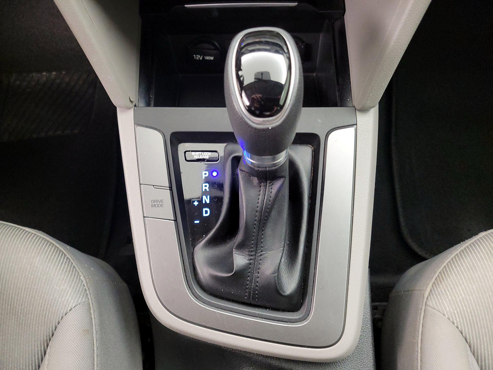 Thumbnail: 2018 Hyundai Elantra - 17