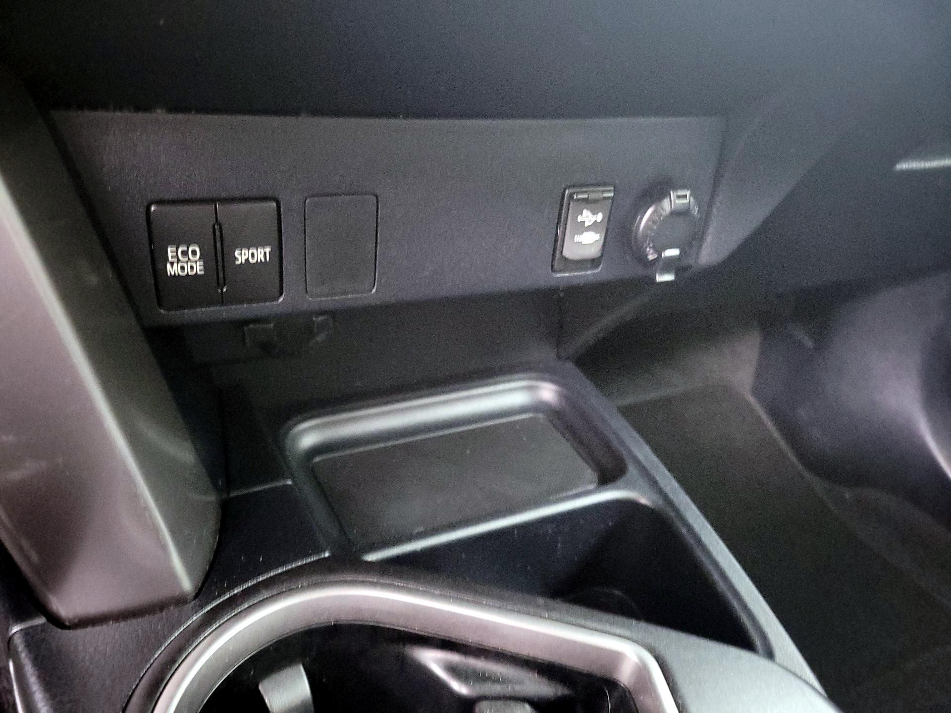 Thumbnail: 2017 Toyota RAV4 - 18