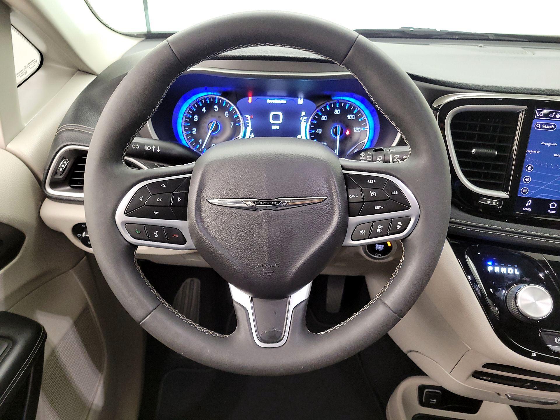 Thumbnail: 2022 Chrysler Pacifica - 10
