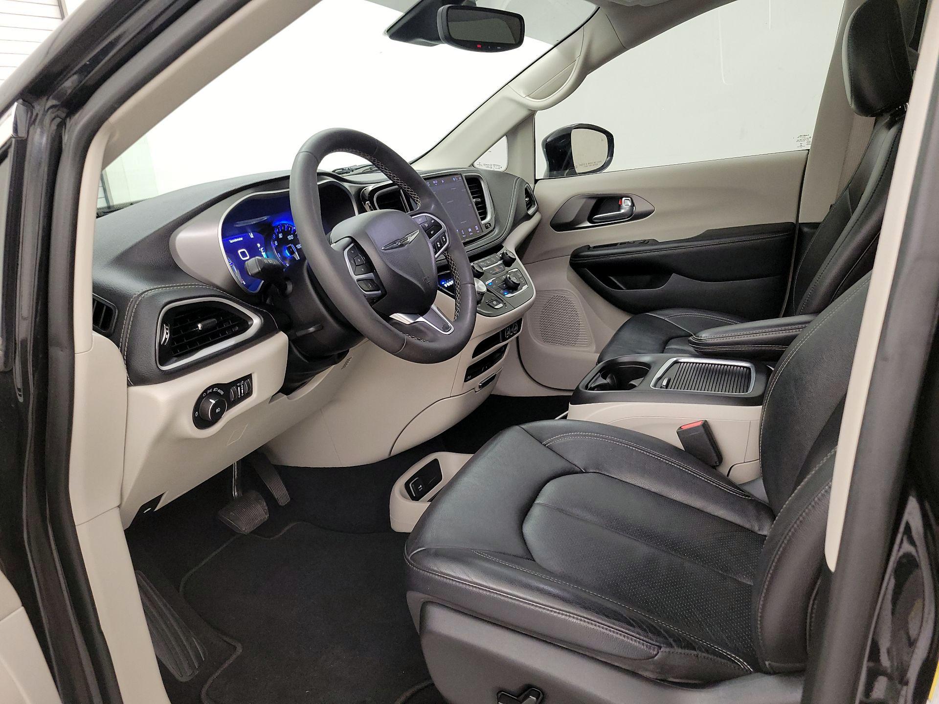 Thumbnail: 2022 Chrysler Pacifica - 11