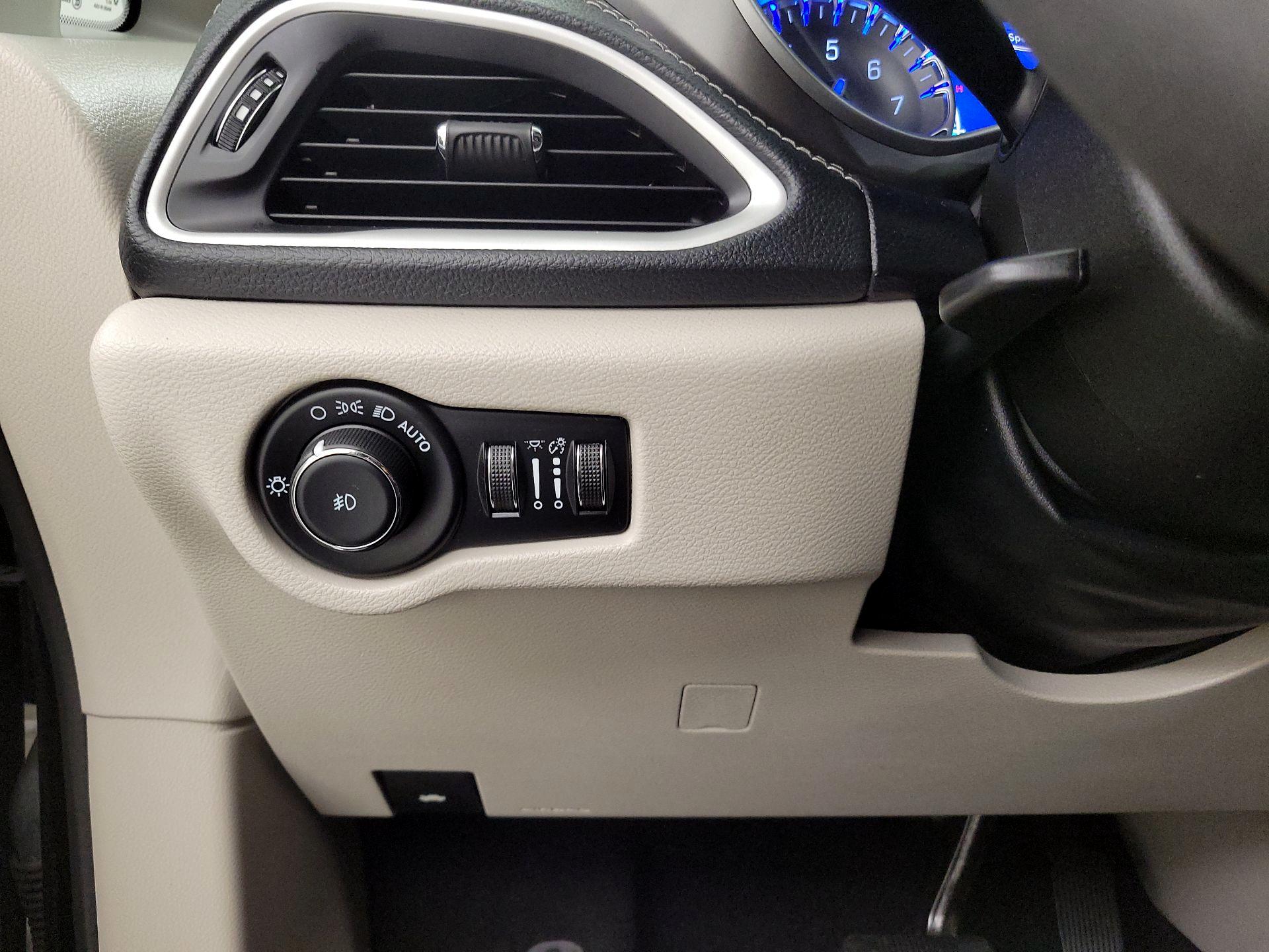 Thumbnail: 2022 Chrysler Pacifica - 13