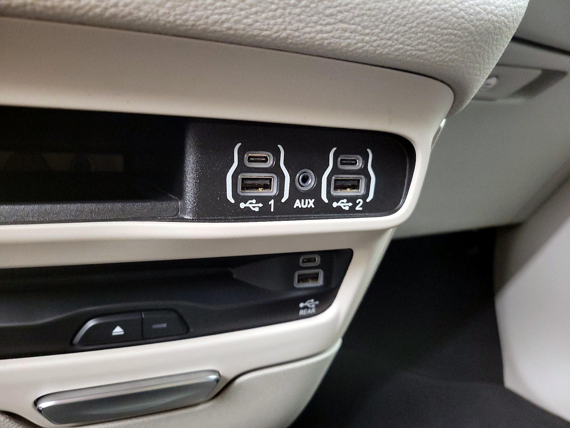 Thumbnail: 2022 Chrysler Pacifica - 19