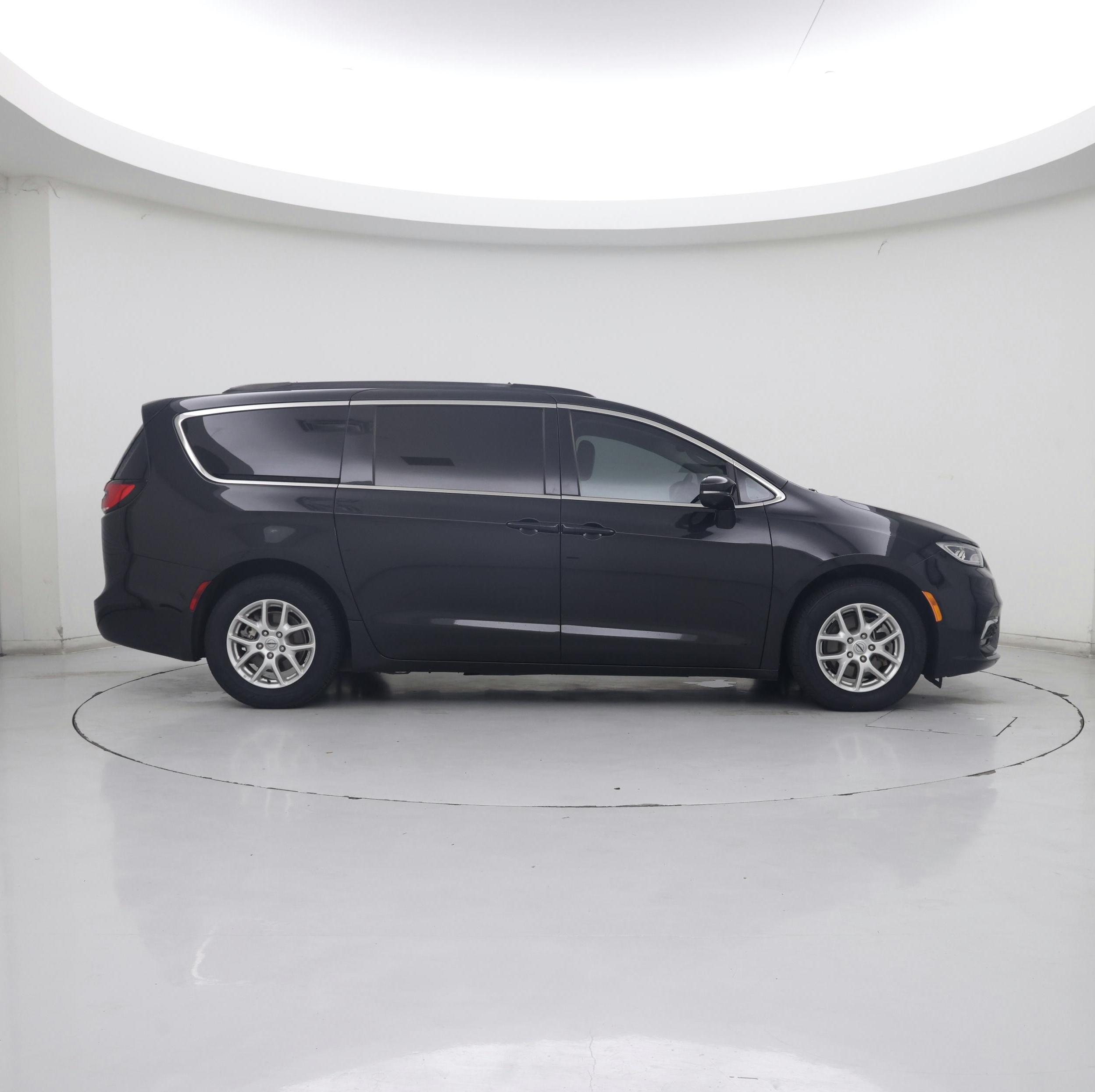 Thumbnail: 2022 Chrysler Pacifica - 7