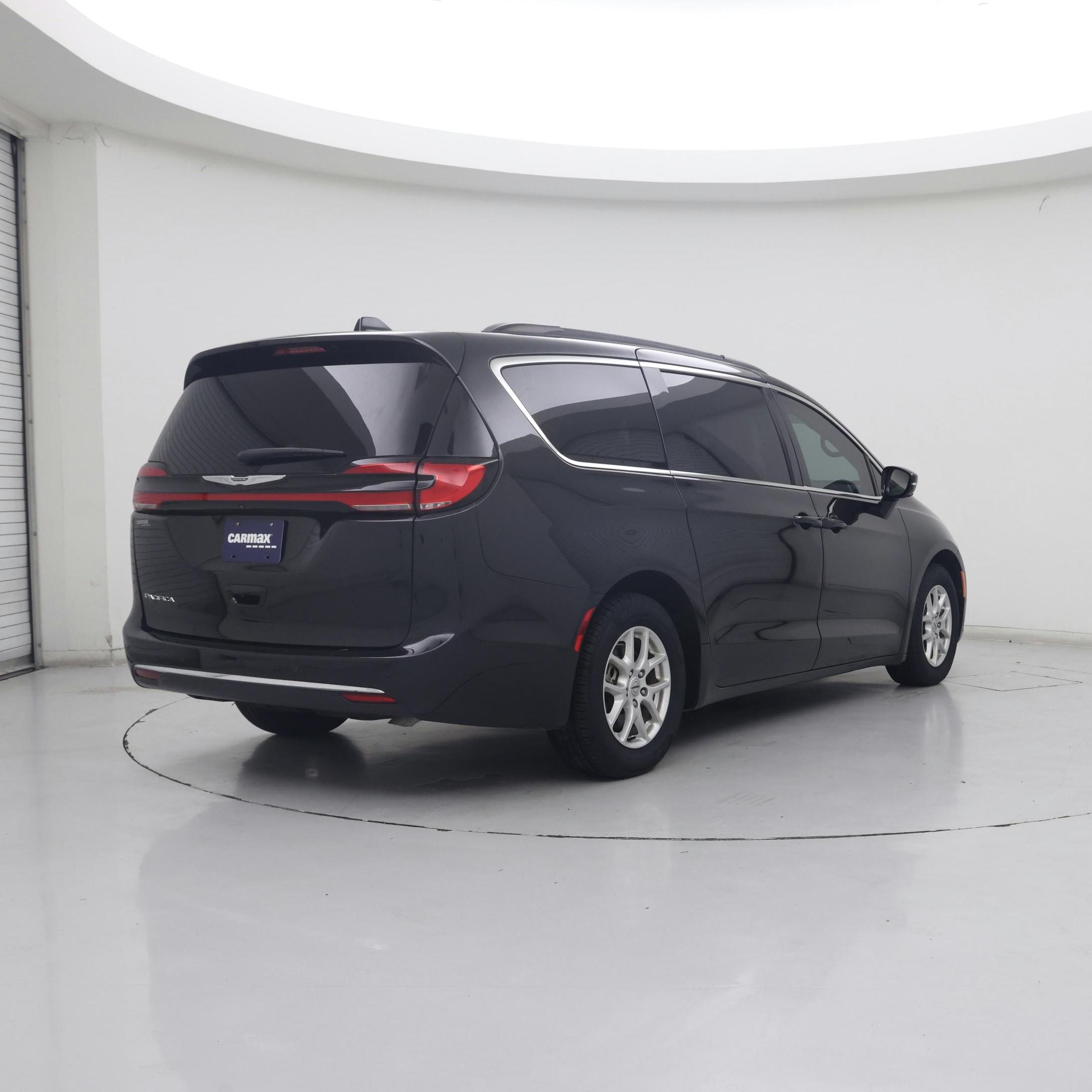 Thumbnail: 2022 Chrysler Pacifica - 8