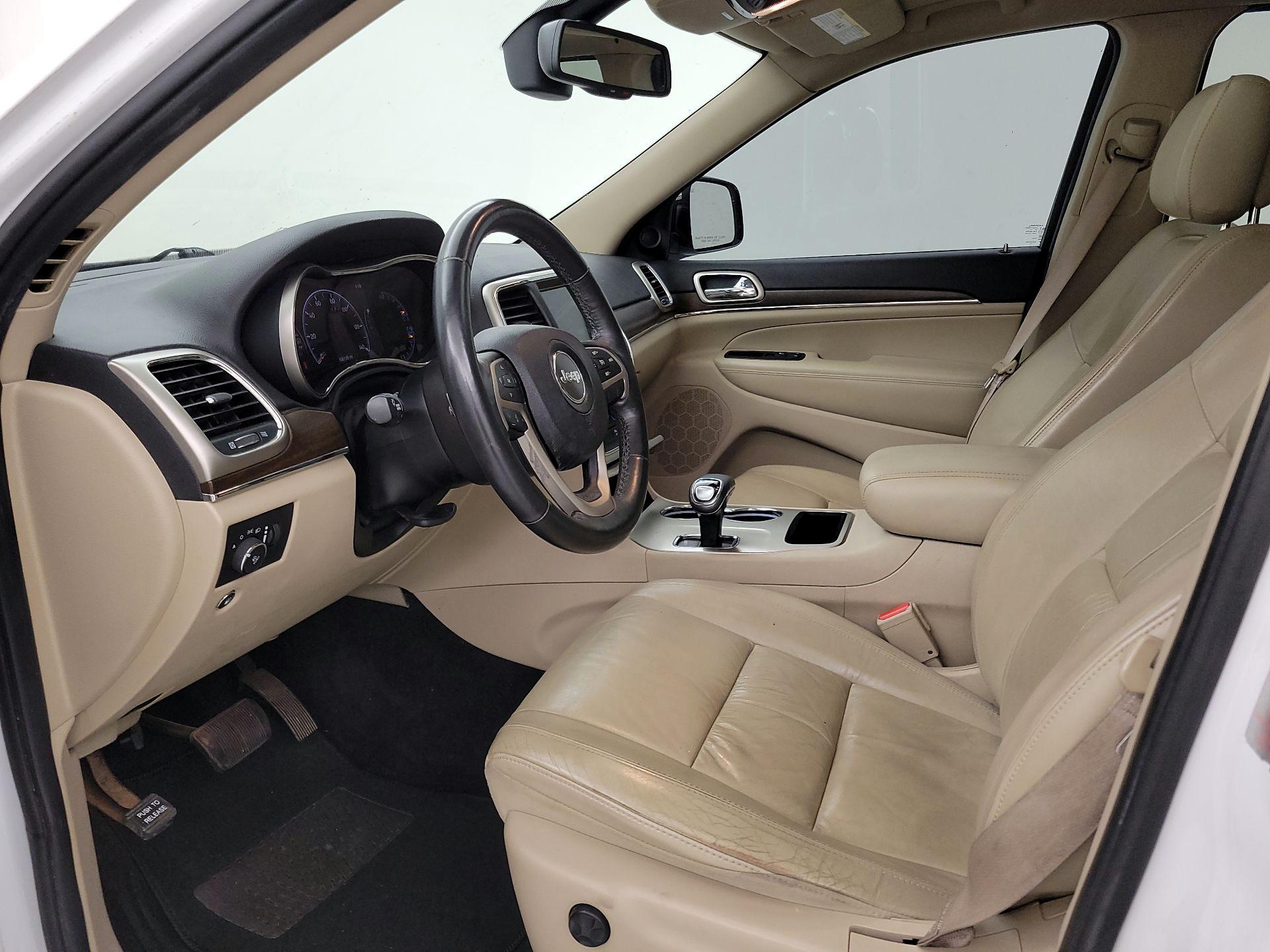 Thumbnail: 2015 Jeep Grand Cherokee - 11