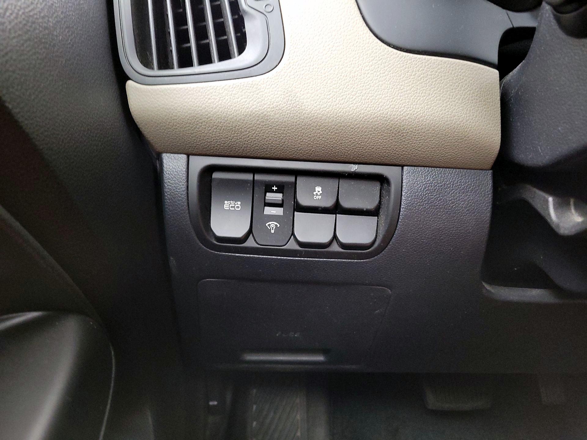 Thumbnail: 2015 Kia Rio - 13