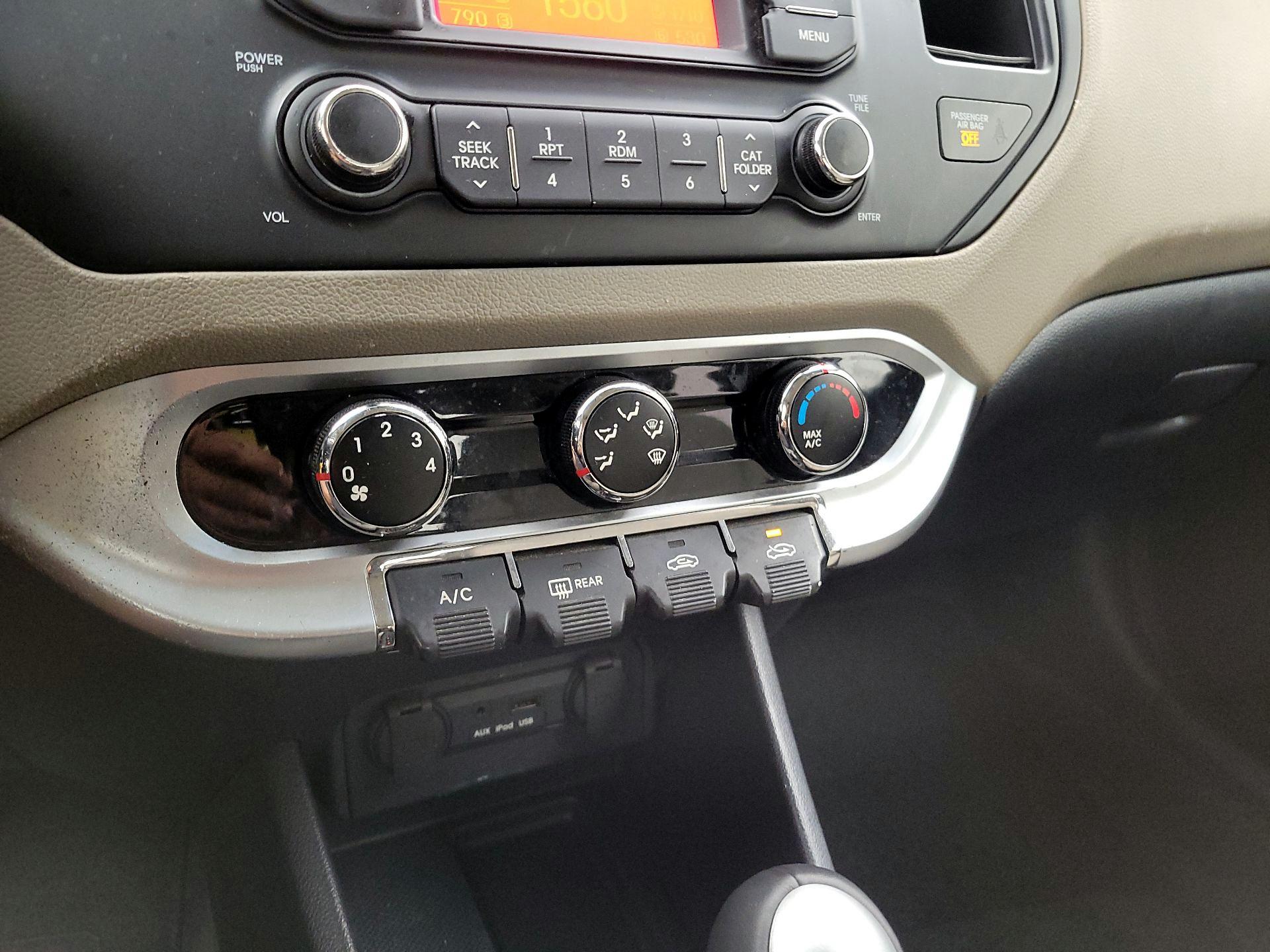 Thumbnail: 2015 Kia Rio - 15