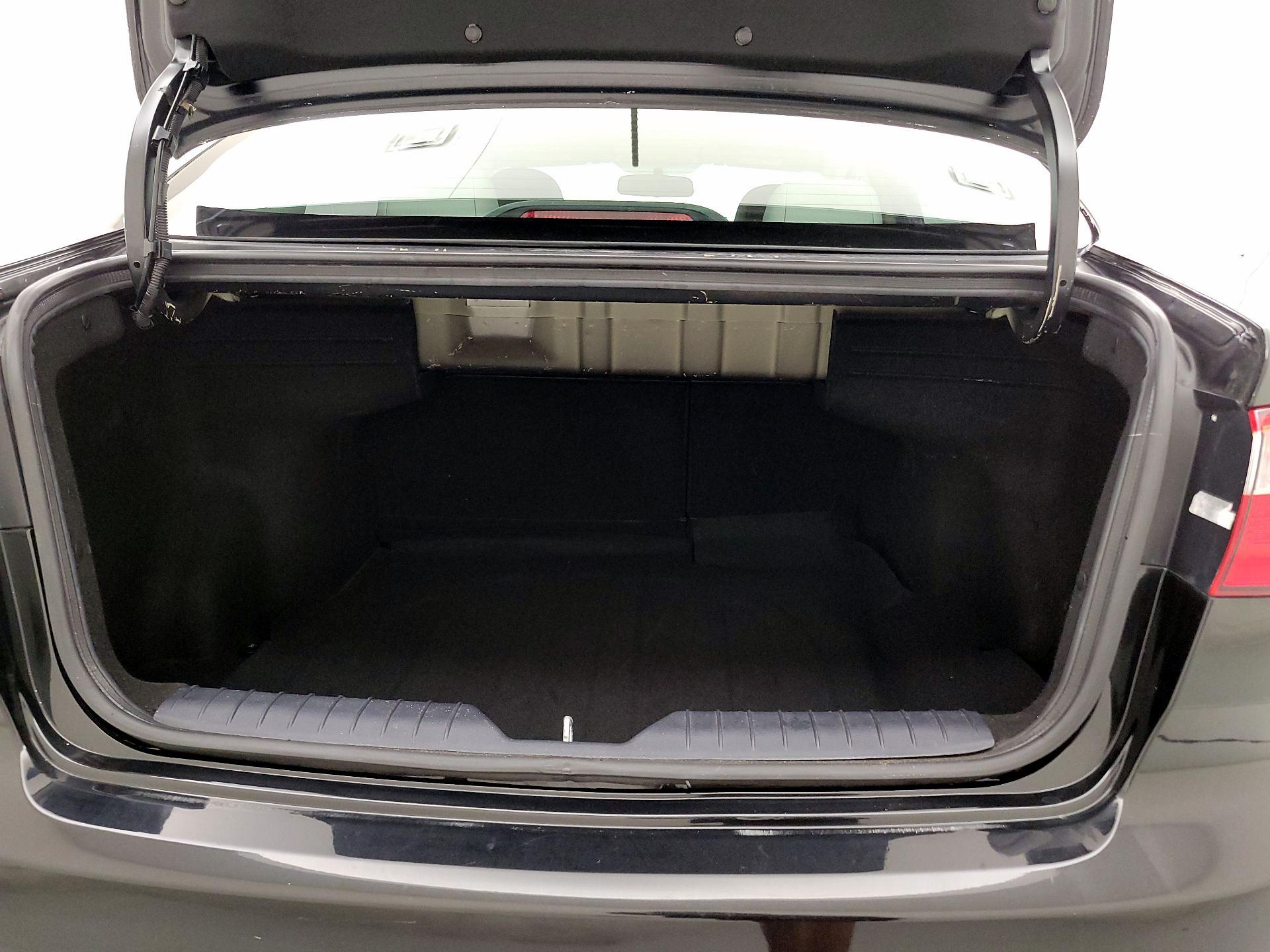 Thumbnail: 2015 Kia Rio - 19