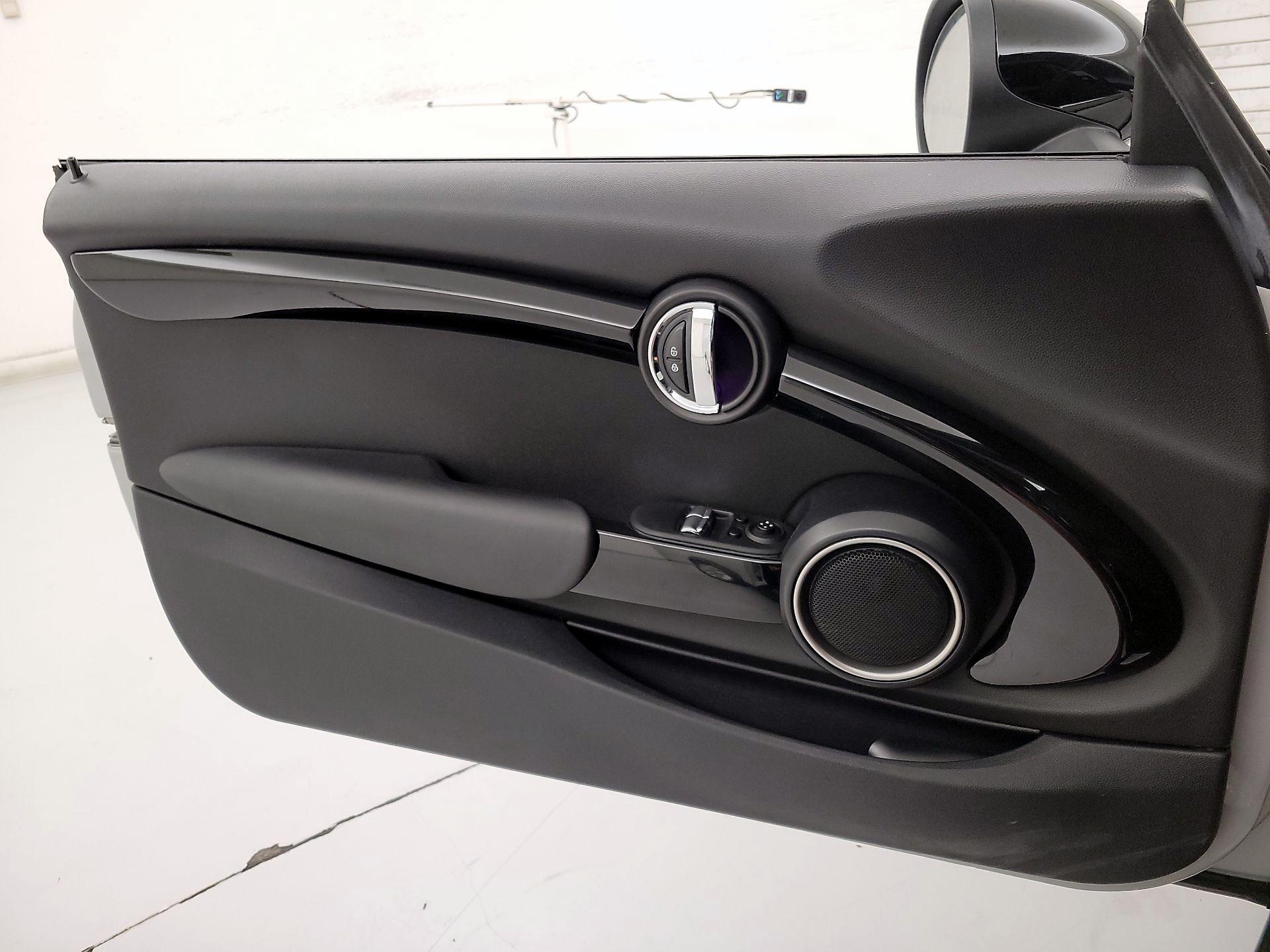 Thumbnail: 2015 MINI Cooper Hardtop - 12