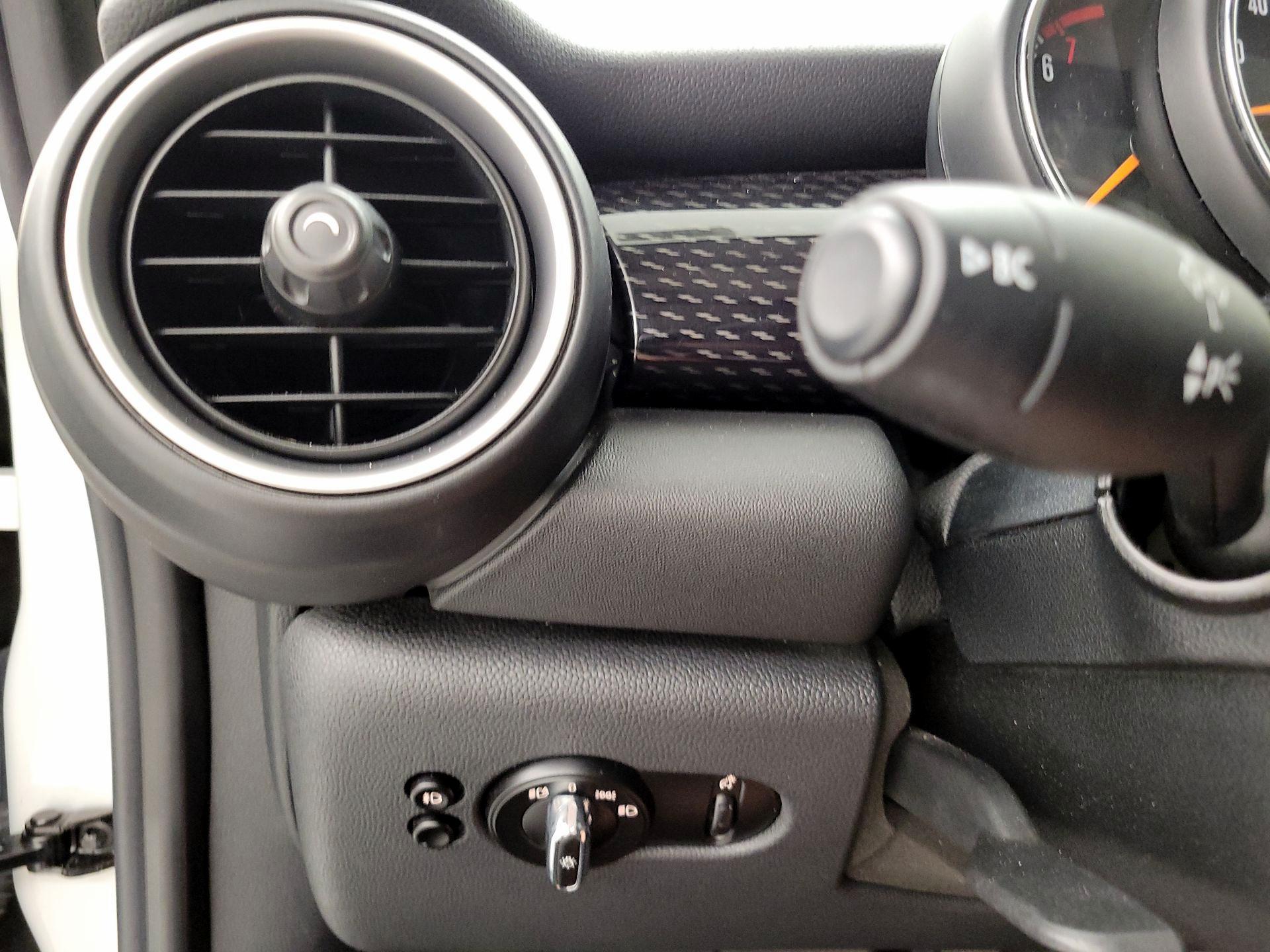 Thumbnail: 2015 MINI Cooper Hardtop - 13