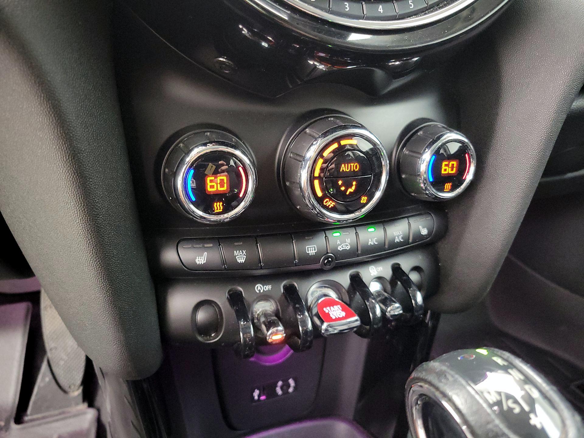 Thumbnail: 2015 MINI Cooper Hardtop - 15