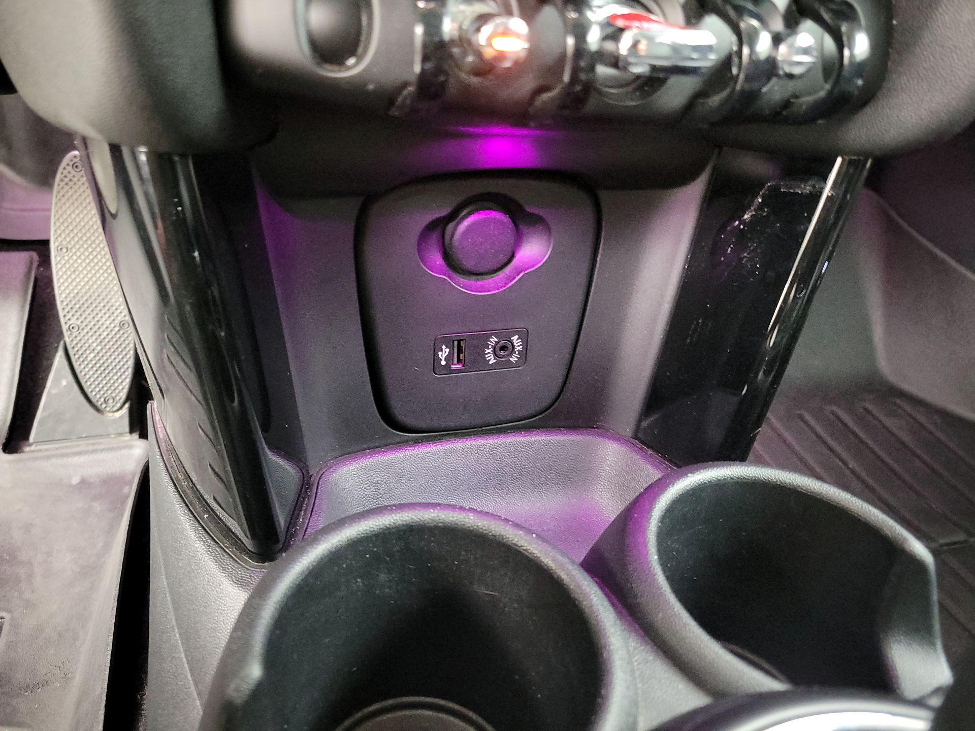 Thumbnail: 2015 MINI Cooper Hardtop - 17