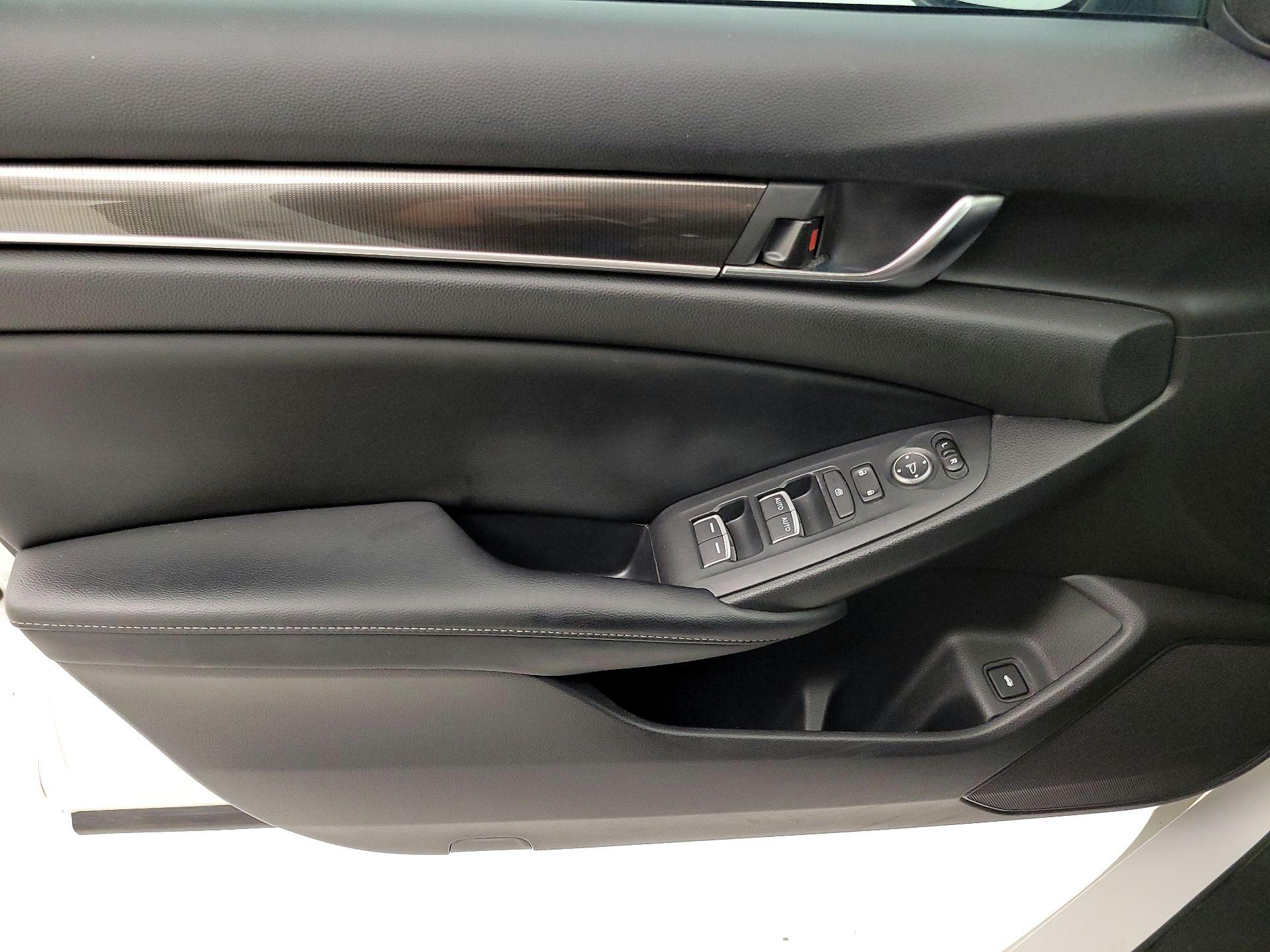 Thumbnail: 2018 Honda Accord - 12