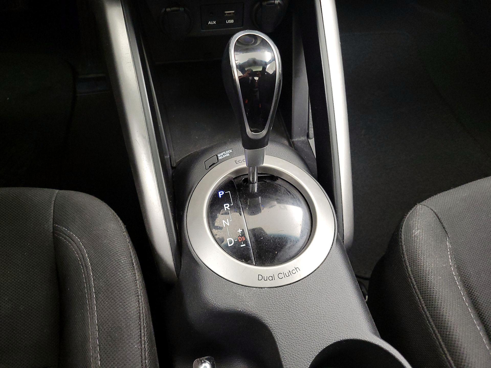 Thumbnail: 2017 Hyundai Veloster - 18